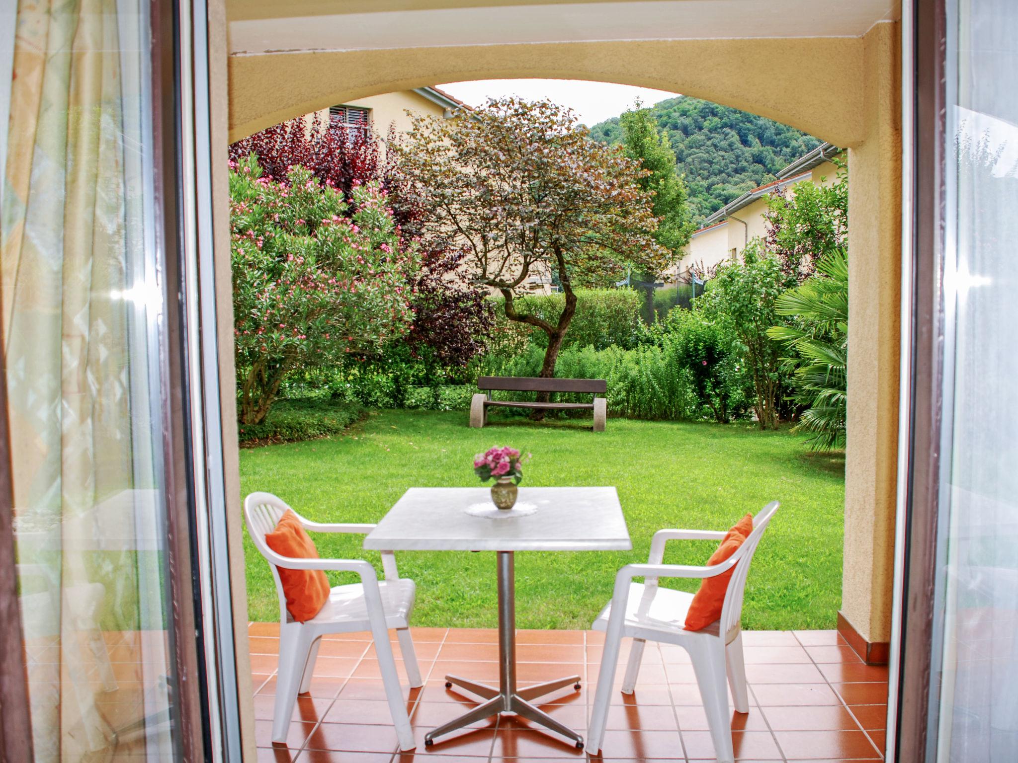 Photo 2 - Apartment in Caslano with garden and mountain view