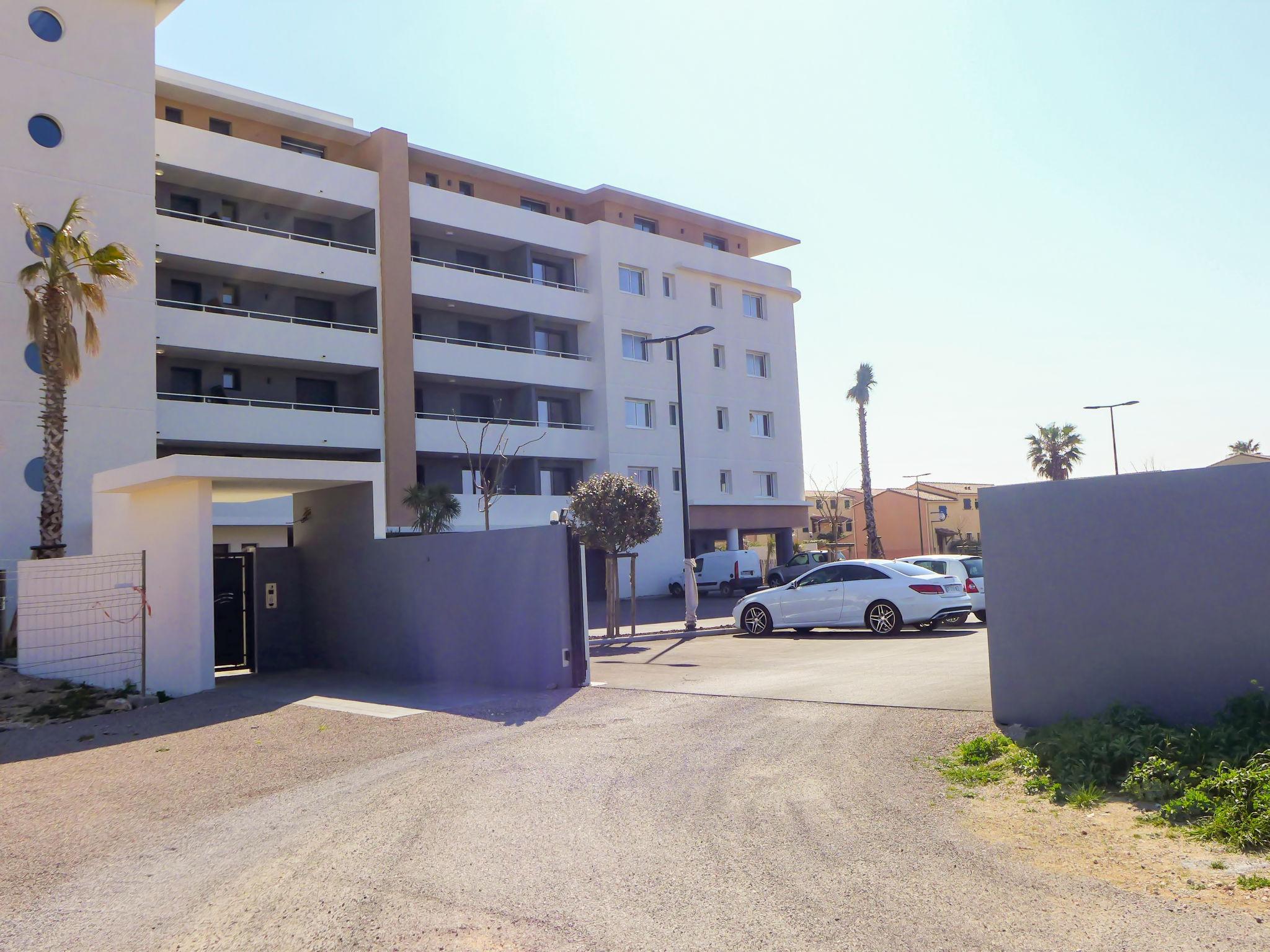 Photo 18 - 1 bedroom Apartment in Sainte-Marie-la-Mer with swimming pool and terrace