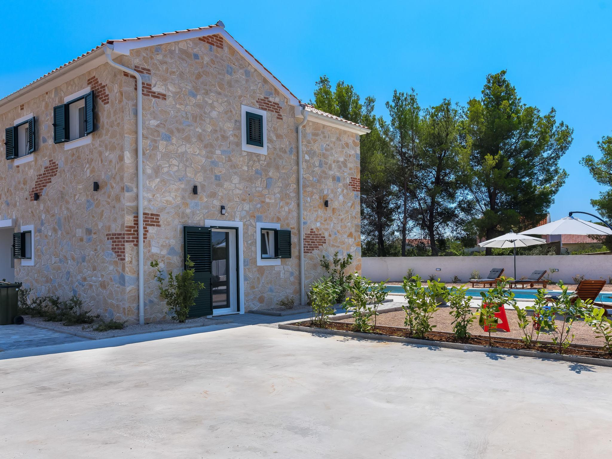 Foto 42 - Casa de 4 quartos em Sibenik com piscina privada e vistas do mar