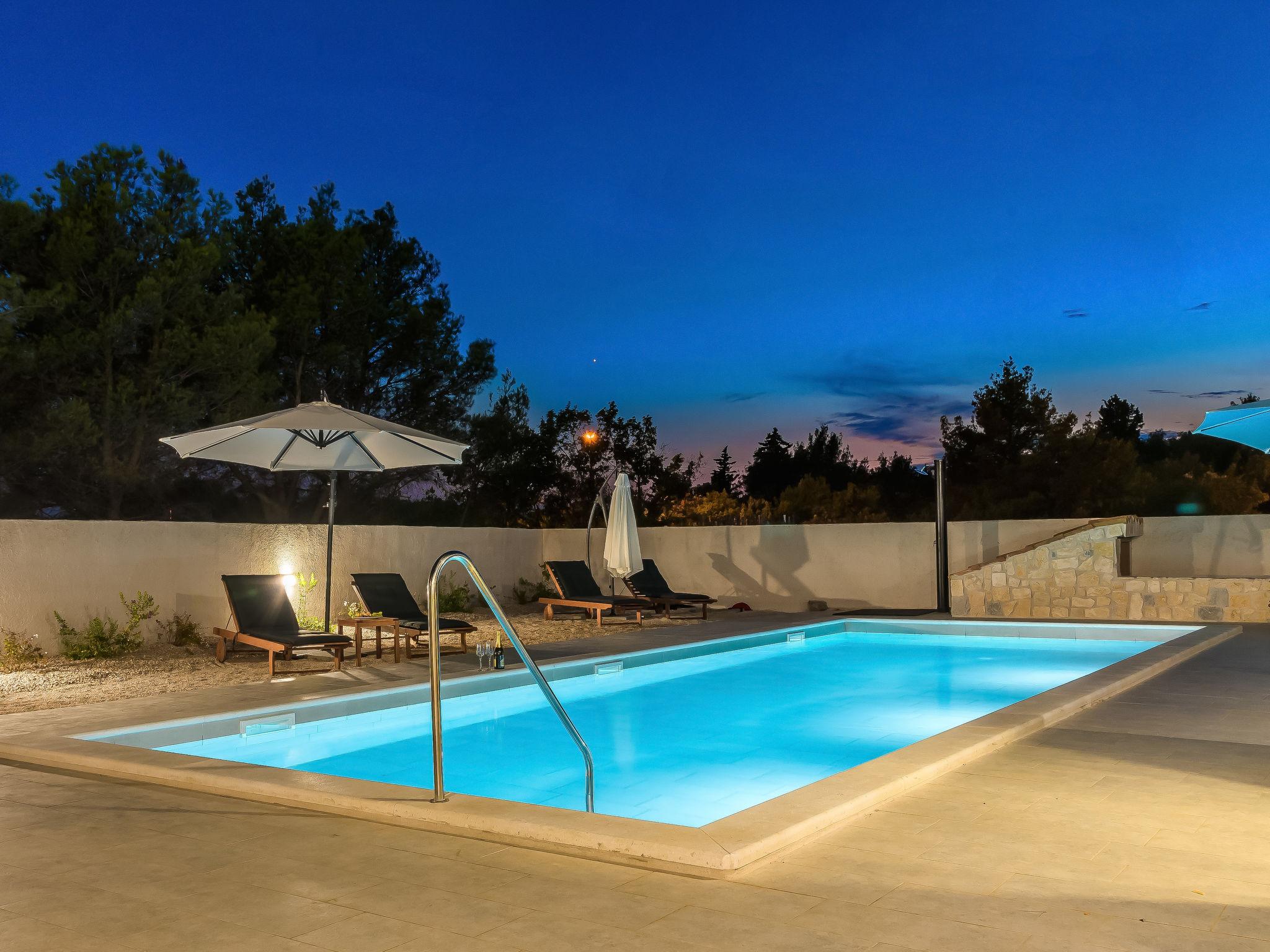 Foto 36 - Casa con 4 camere da letto a Sebenico con piscina privata e vista mare