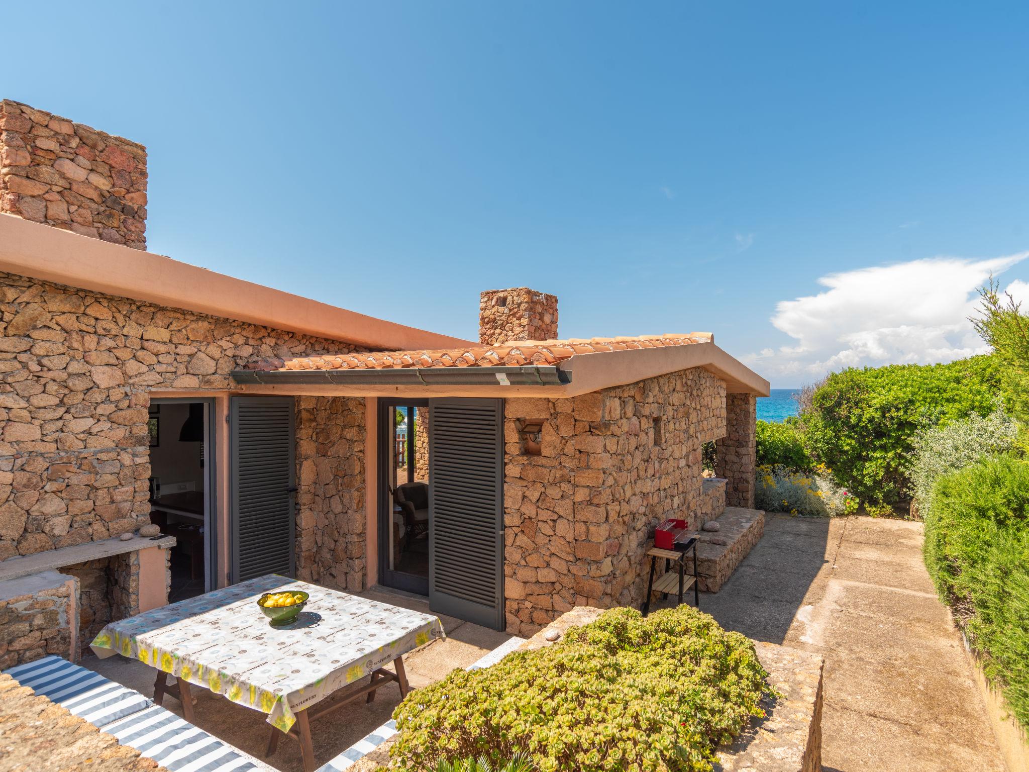 Photo 3 - Maison de 3 chambres à Aglientu avec jardin et terrasse