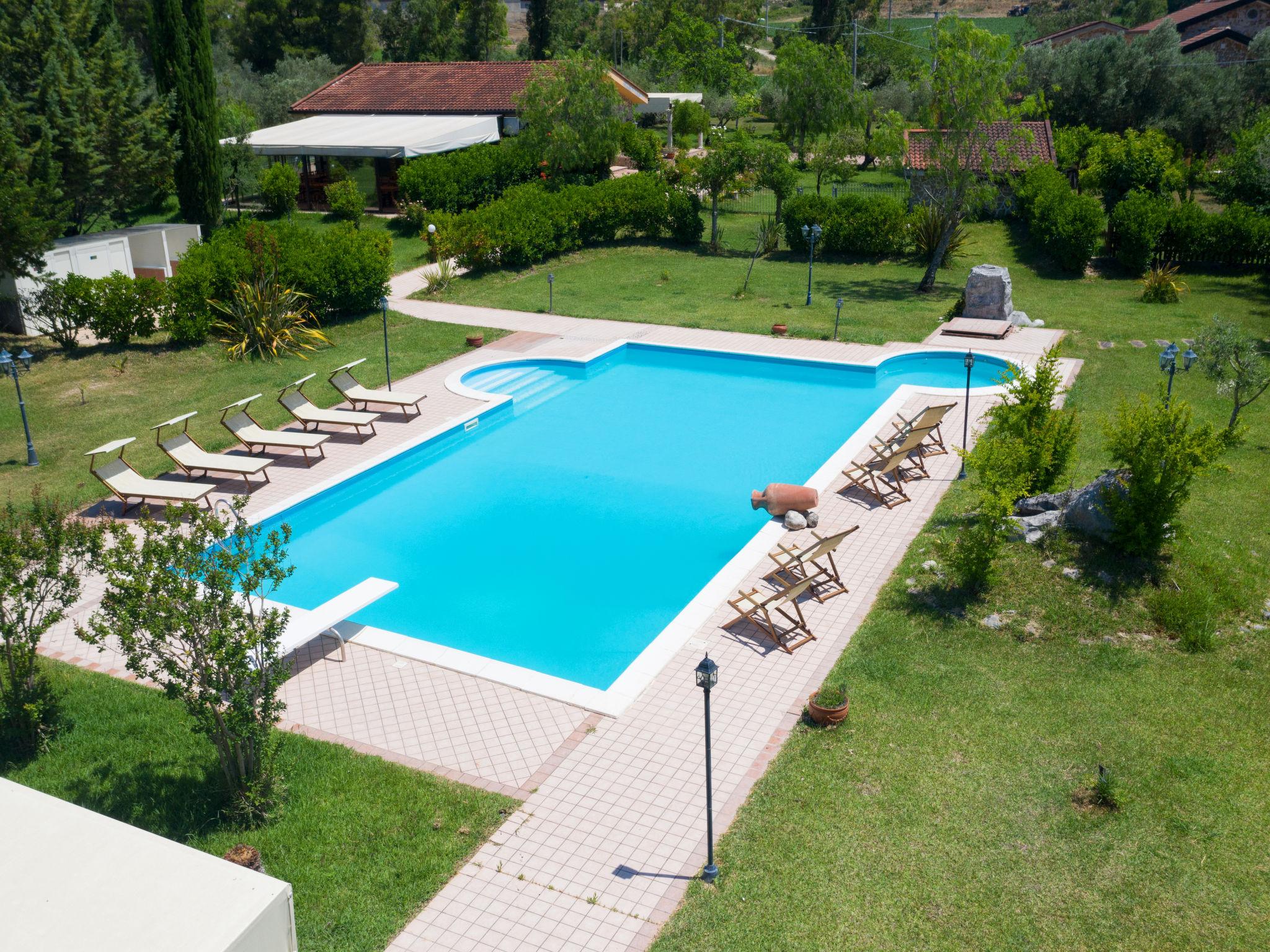 Photo 31 - Maison de 4 chambres à Capaccio Paestum avec piscine privée et jardin