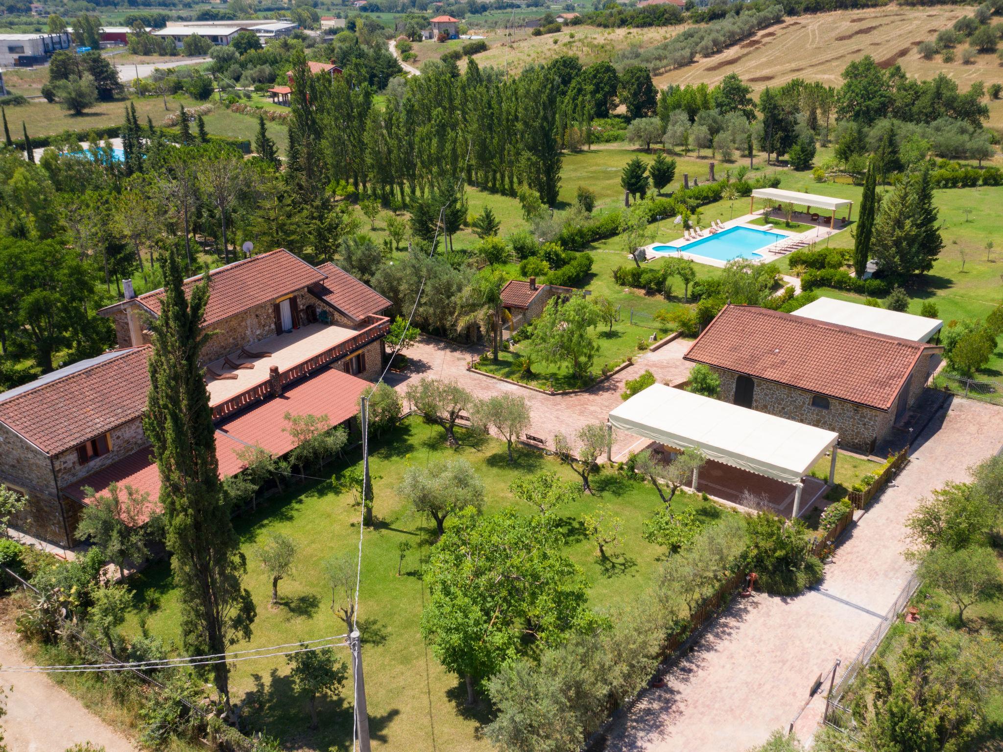 Foto 1 - Casa con 4 camere da letto a Capaccio Paestum con piscina privata e giardino