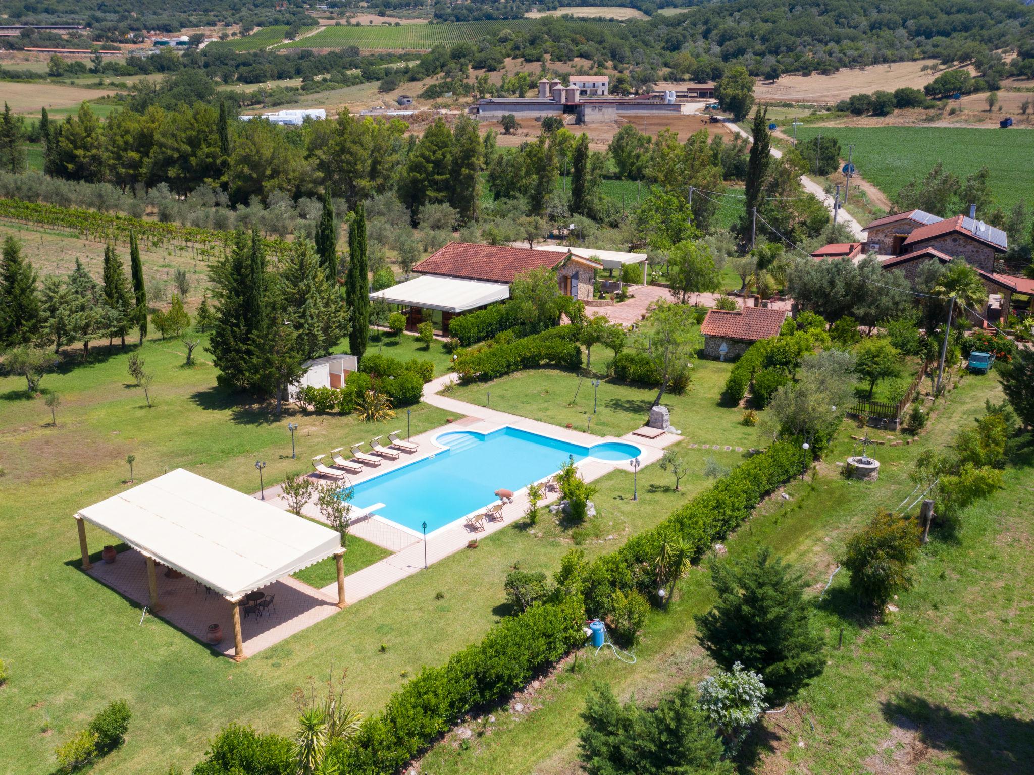 Foto 2 - Casa de 4 quartos em Capaccio Paestum com piscina privada e jardim