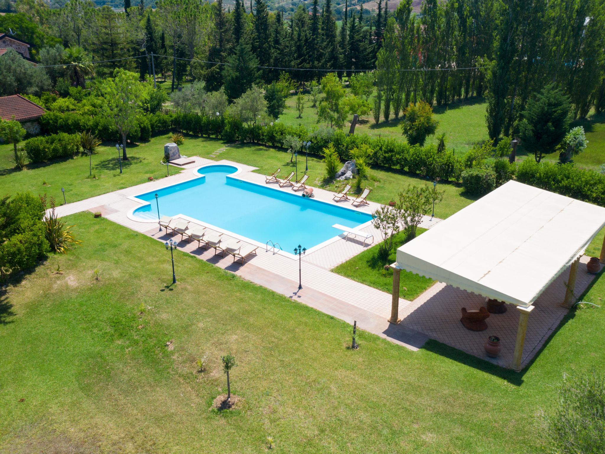 Photo 32 - Maison de 4 chambres à Capaccio Paestum avec piscine privée et jardin