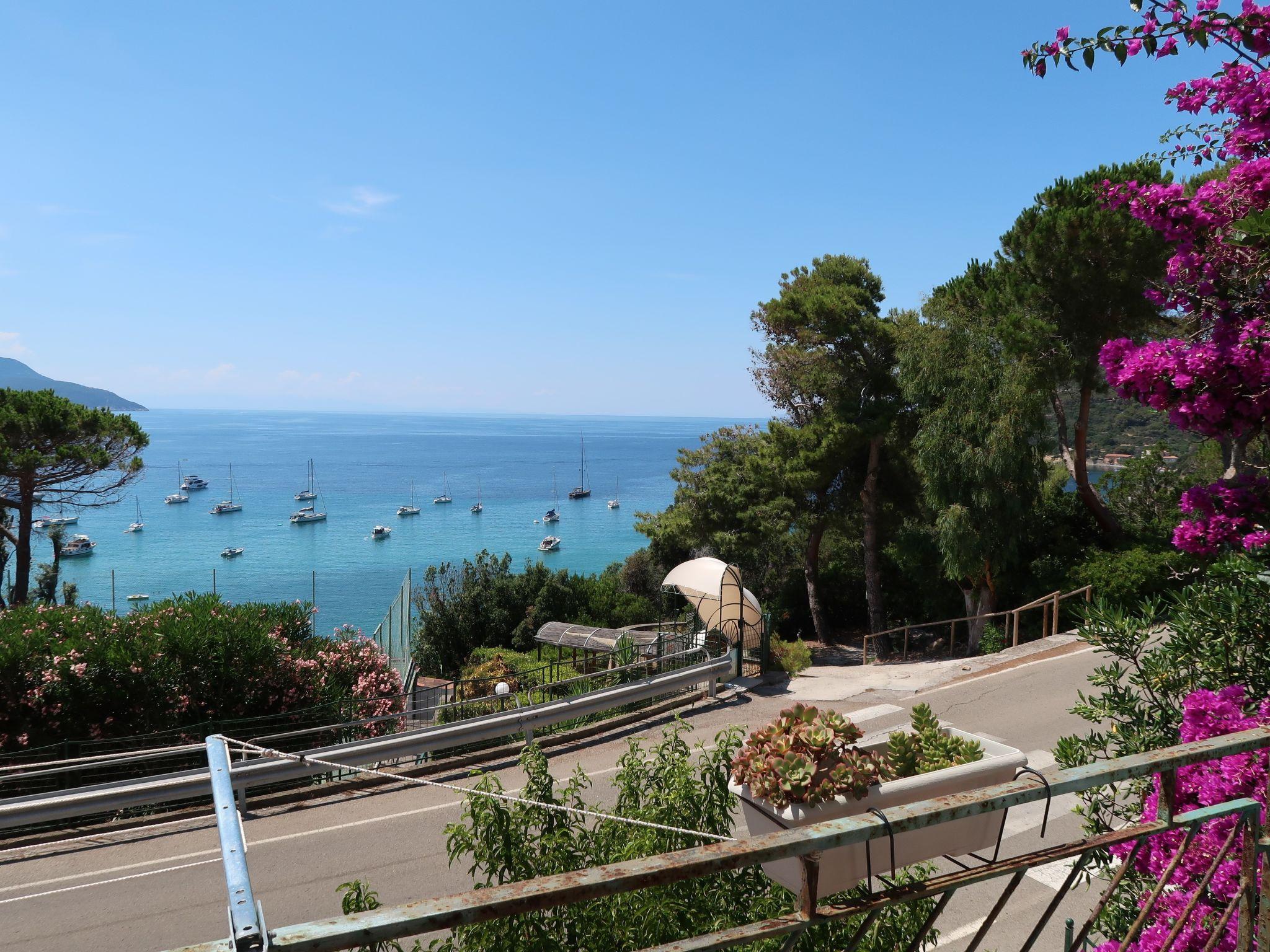 Photo 2 - 3 bedroom Apartment in Portoferraio with garden and sea view