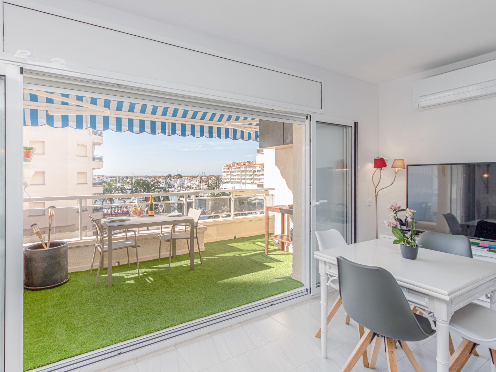 Foto 6 - Apartment mit 2 Schlafzimmern in Castelló d'Empúries mit terrasse und blick aufs meer