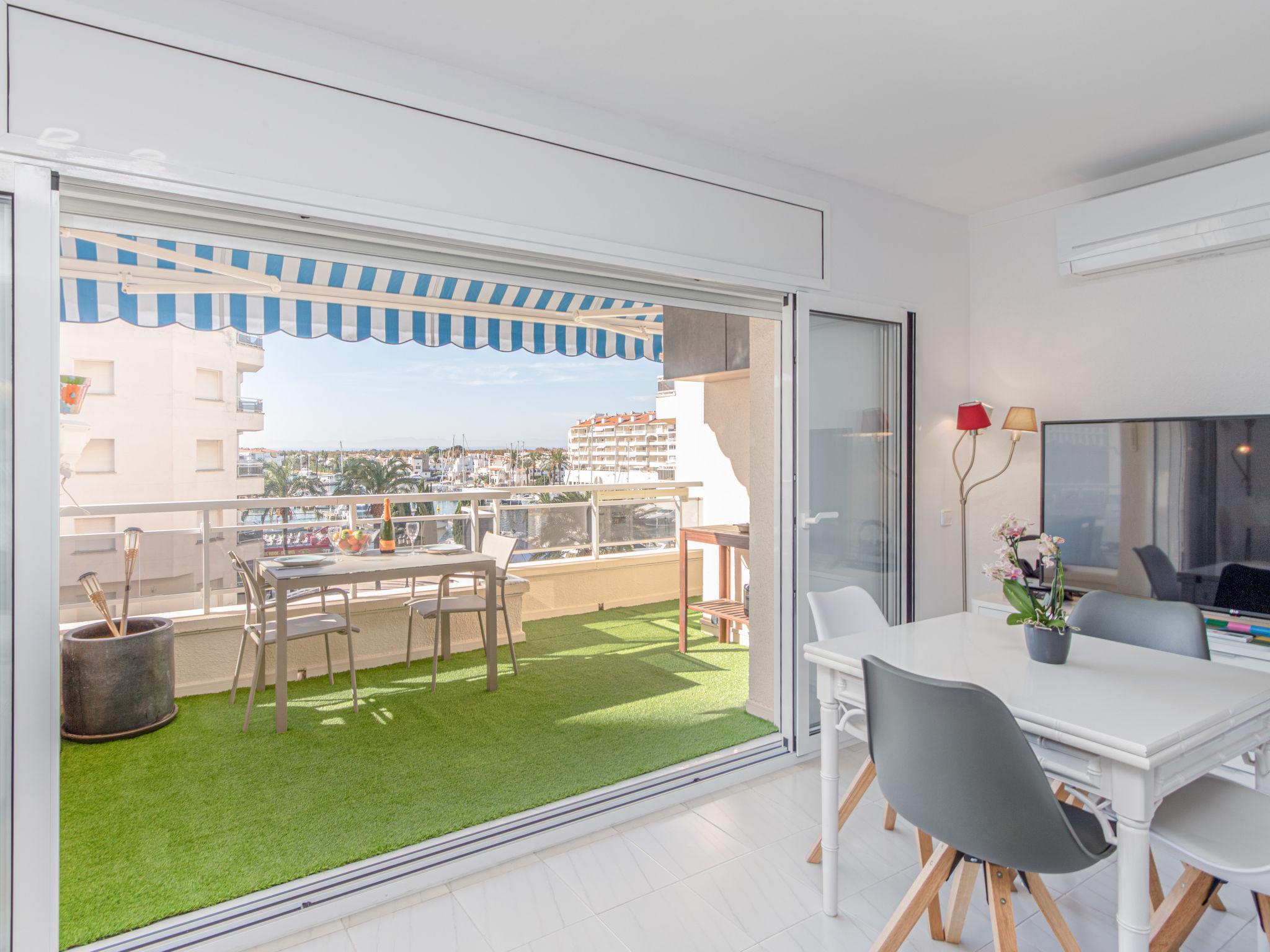 Foto 6 - Apartamento de 2 habitaciones en Castelló d'Empúries con terraza y vistas al mar