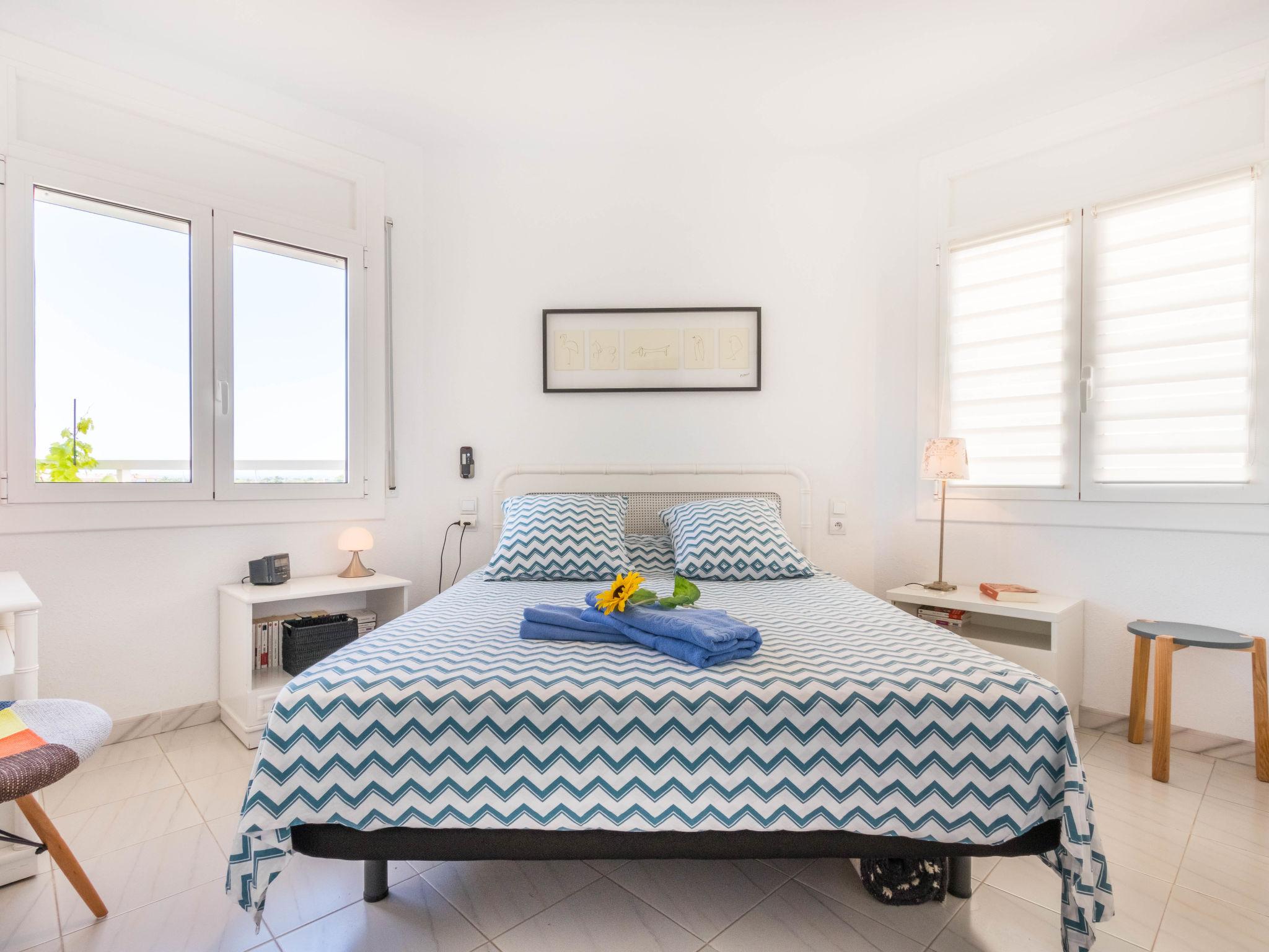 Foto 10 - Appartamento con 2 camere da letto a Castelló d'Empúries con terrazza e vista mare