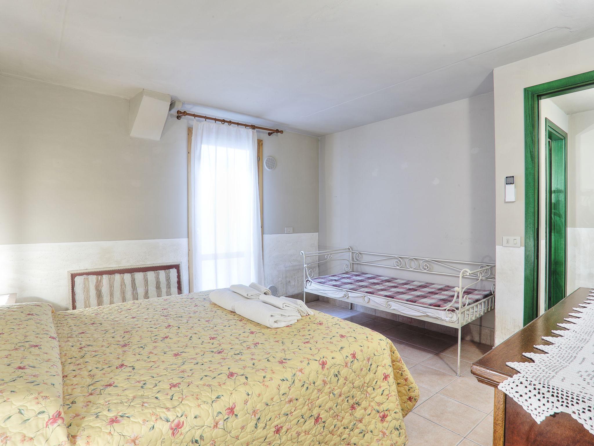 Foto 10 - Apartment mit 2 Schlafzimmern in Montaione mit schwimmbad und garten