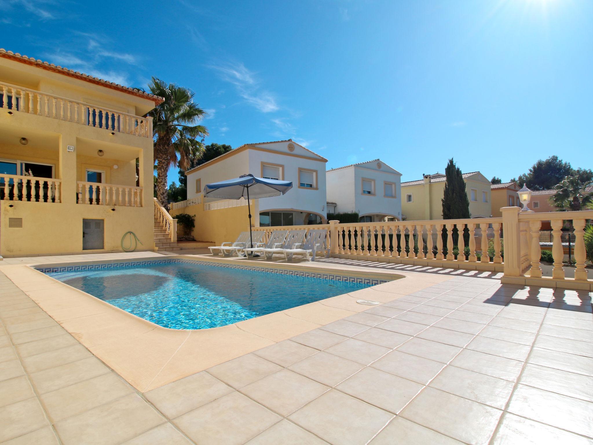 Foto 11 - Casa de 4 quartos em Calp com piscina privada e vistas do mar