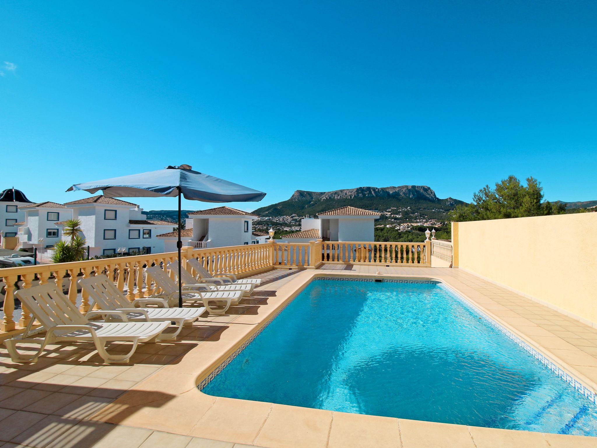 Foto 10 - Casa de 4 quartos em Calp com piscina privada e terraço