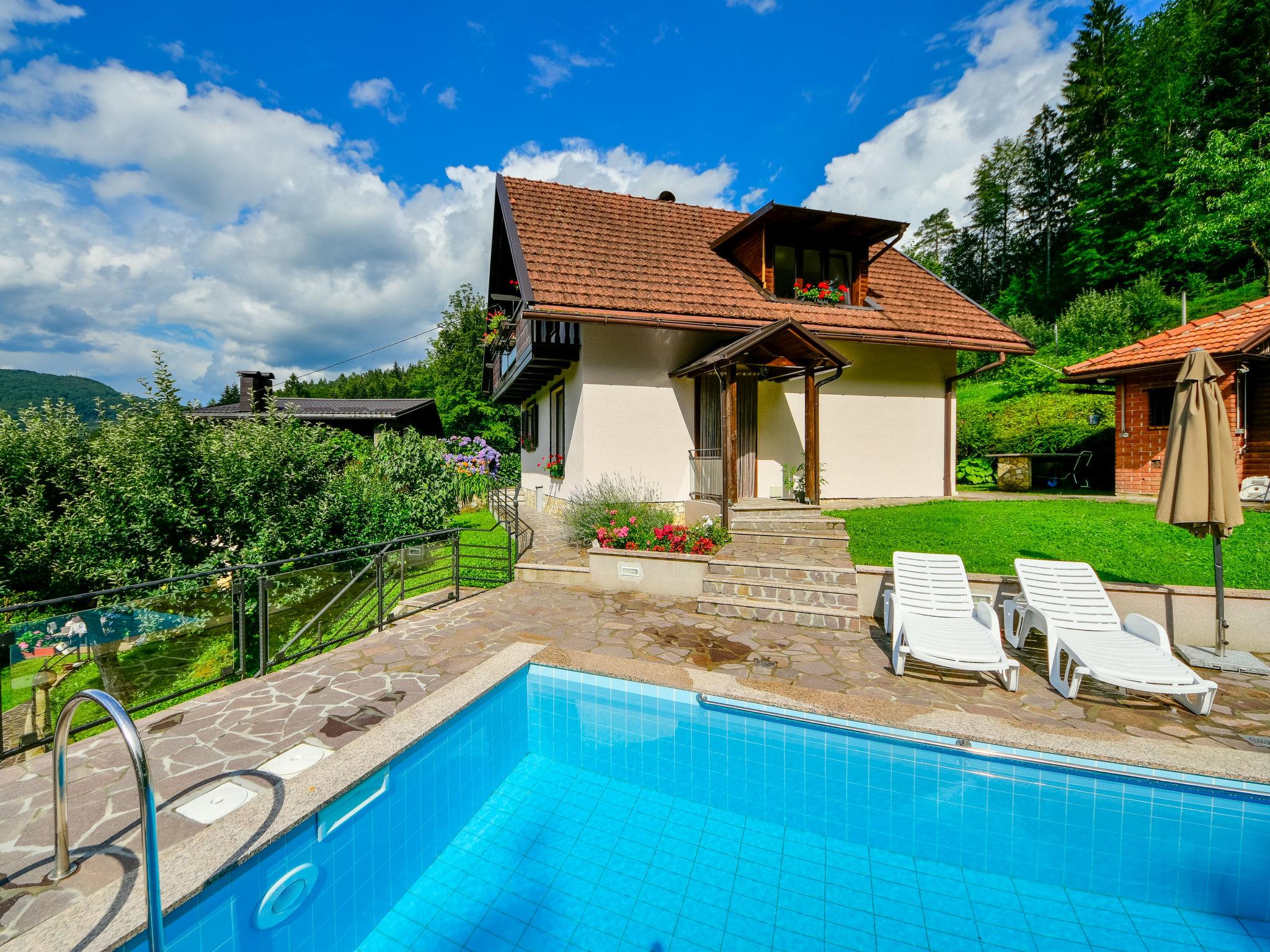 Foto 20 - Casa de 3 quartos em Delnice com piscina privada e jardim