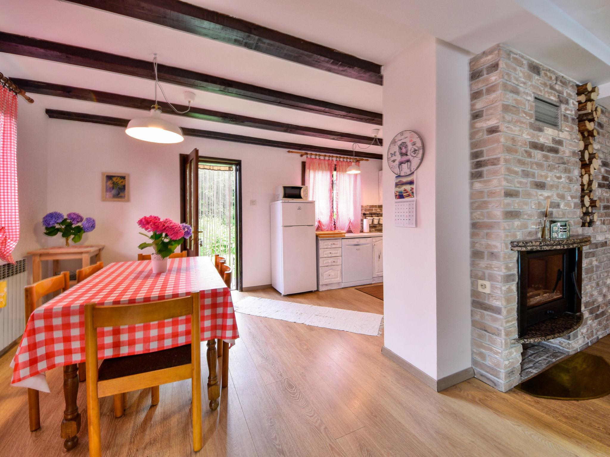 Photo 5 - Maison de 3 chambres à Delnice avec piscine privée et terrasse