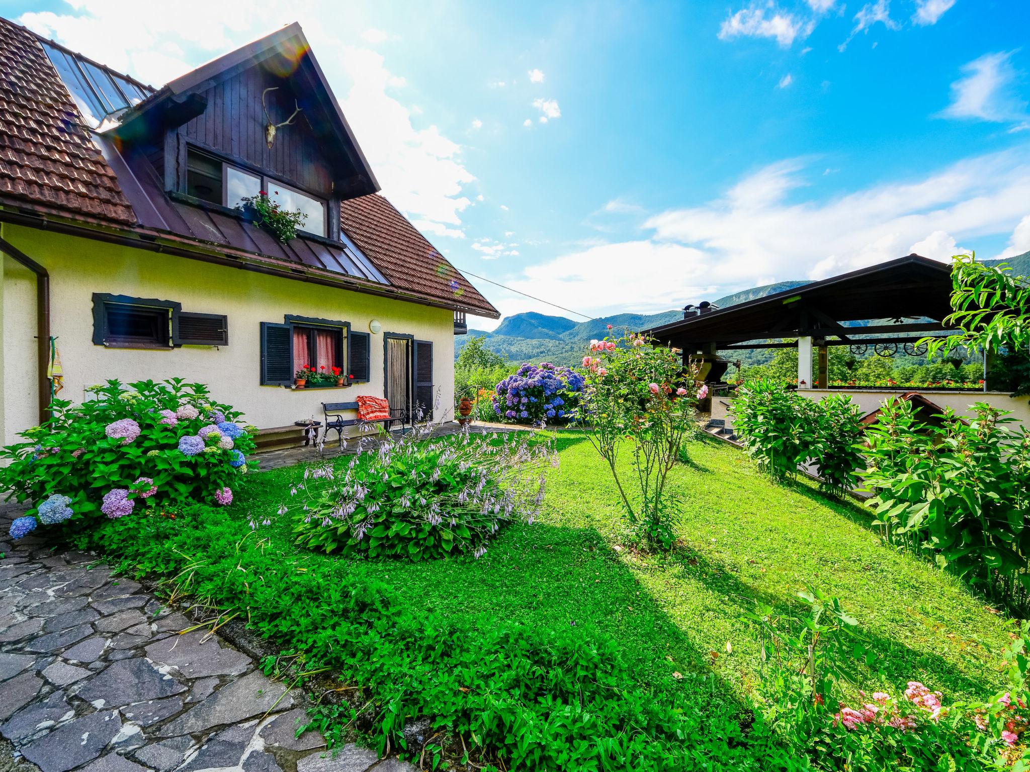 Foto 6 - Casa de 3 quartos em Delnice com piscina privada e terraço