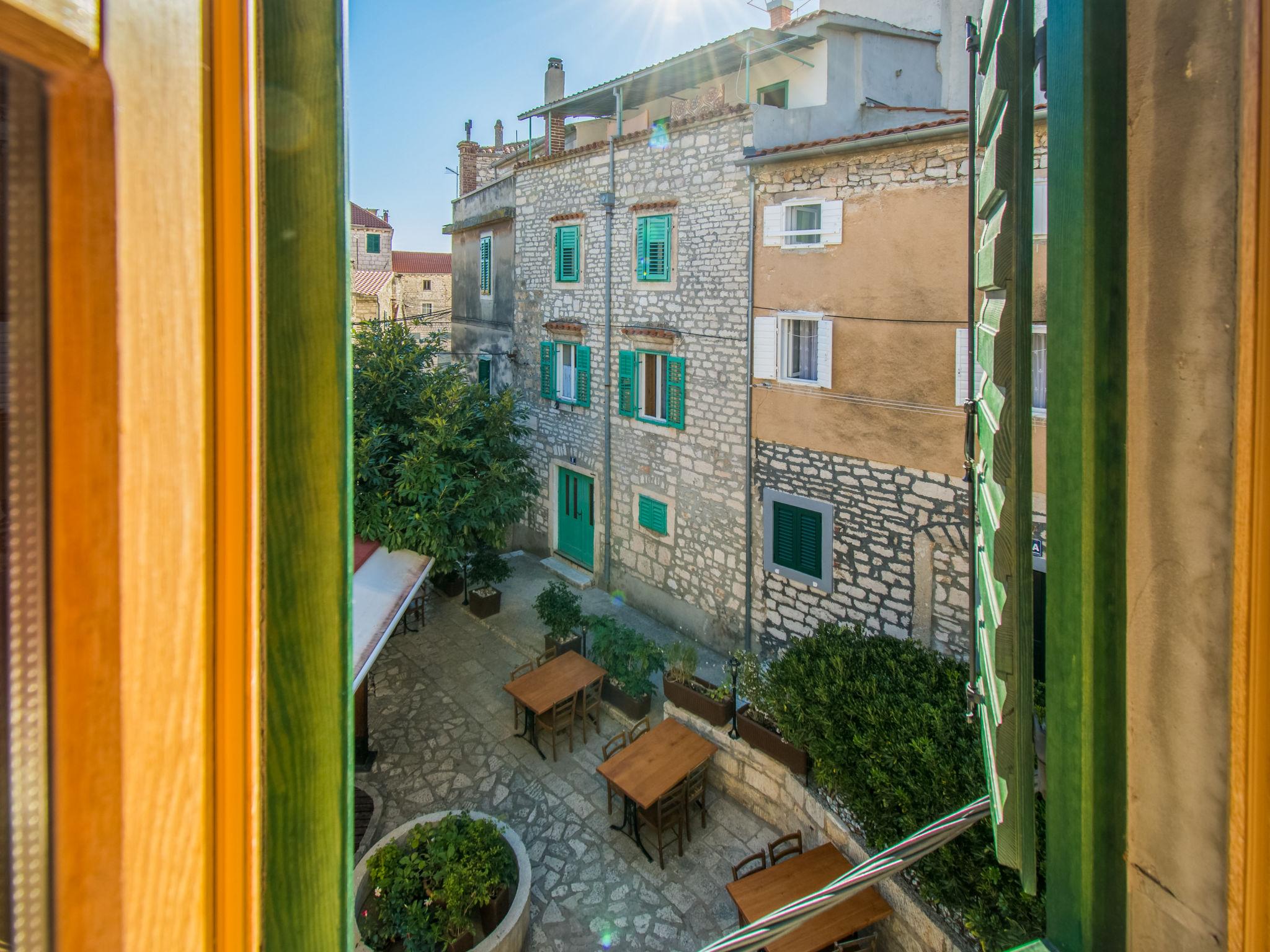 Foto 4 - Casa de 2 habitaciones en Sibenik con terraza y vistas al mar