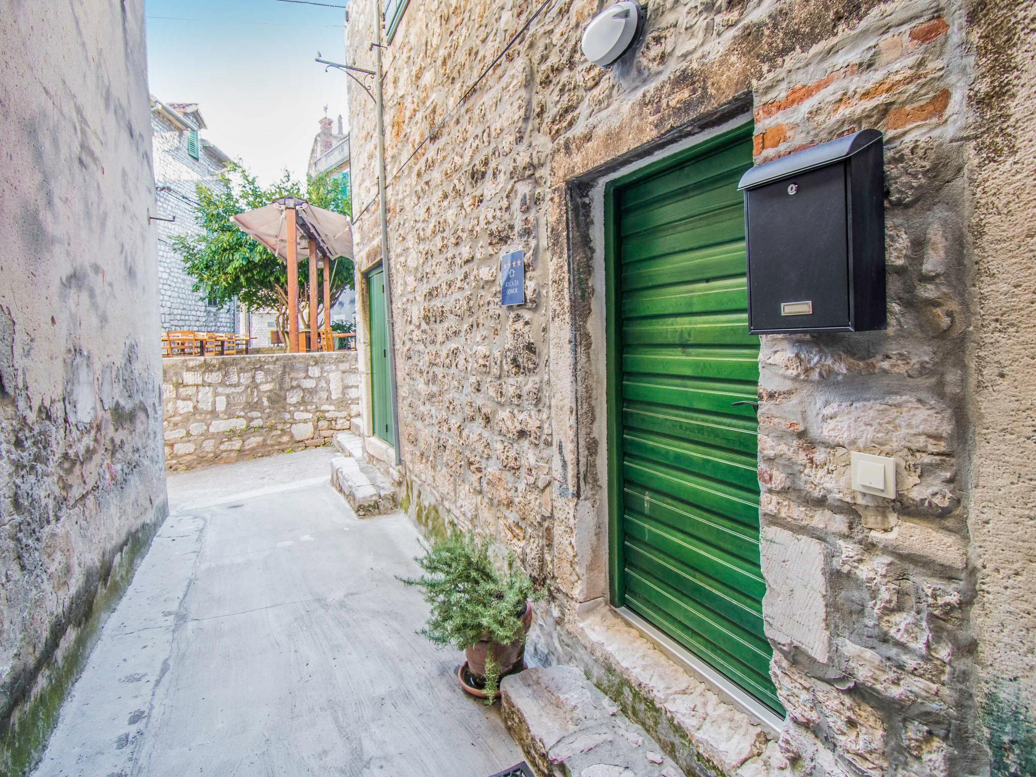 Photo 20 - Maison de 2 chambres à Sibenik avec terrasse et vues à la mer