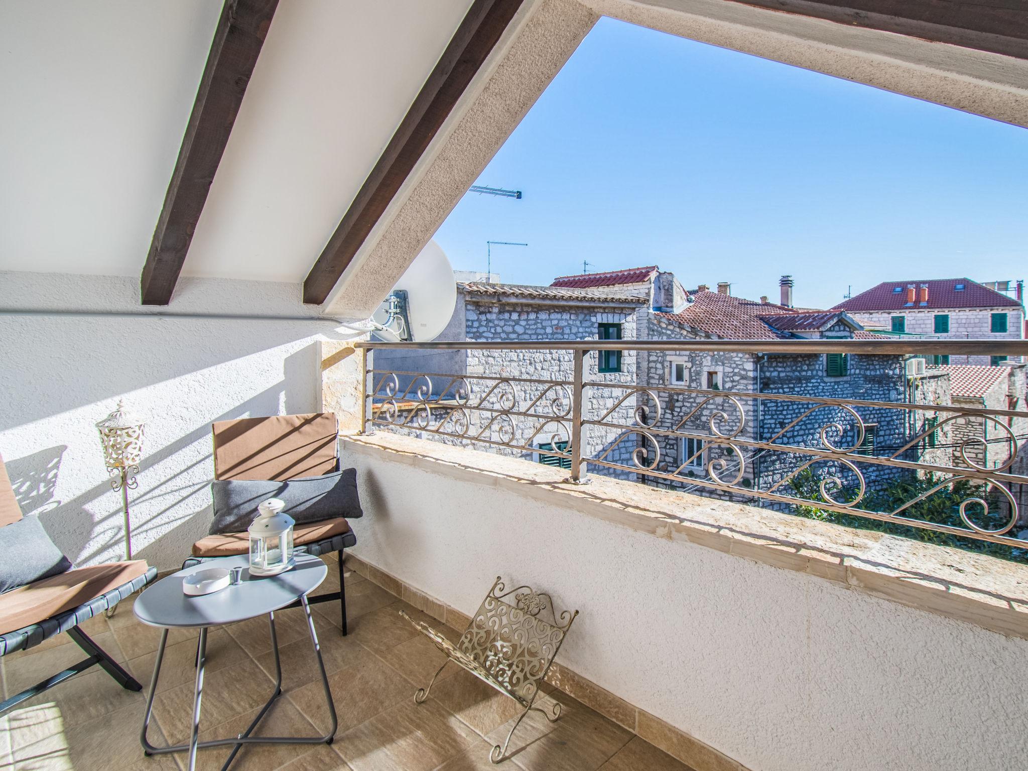 Foto 1 - Haus mit 2 Schlafzimmern in Sibenik mit terrasse und blick aufs meer