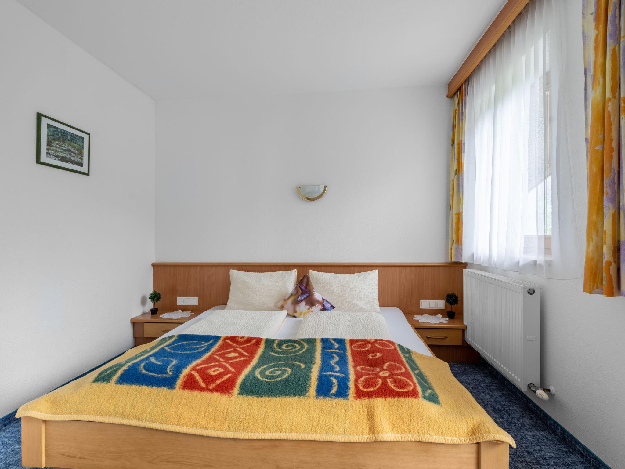 Foto 9 - Appartamento con 3 camere da letto a Aschau im Zillertal con giardino e vista sulle montagne