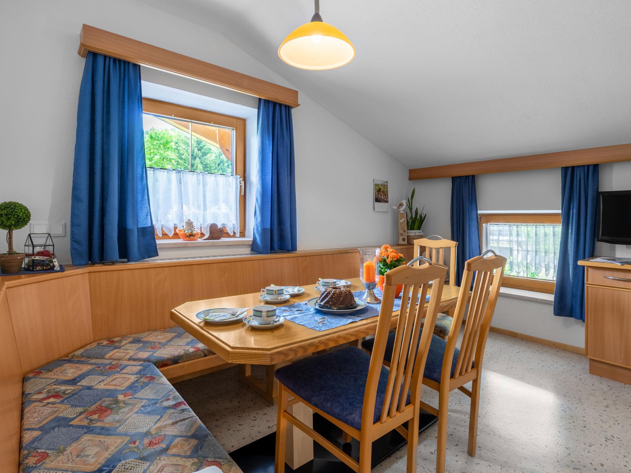 Foto 3 - Apartamento de 3 quartos em Aschau im Zillertal com jardim e vista para a montanha