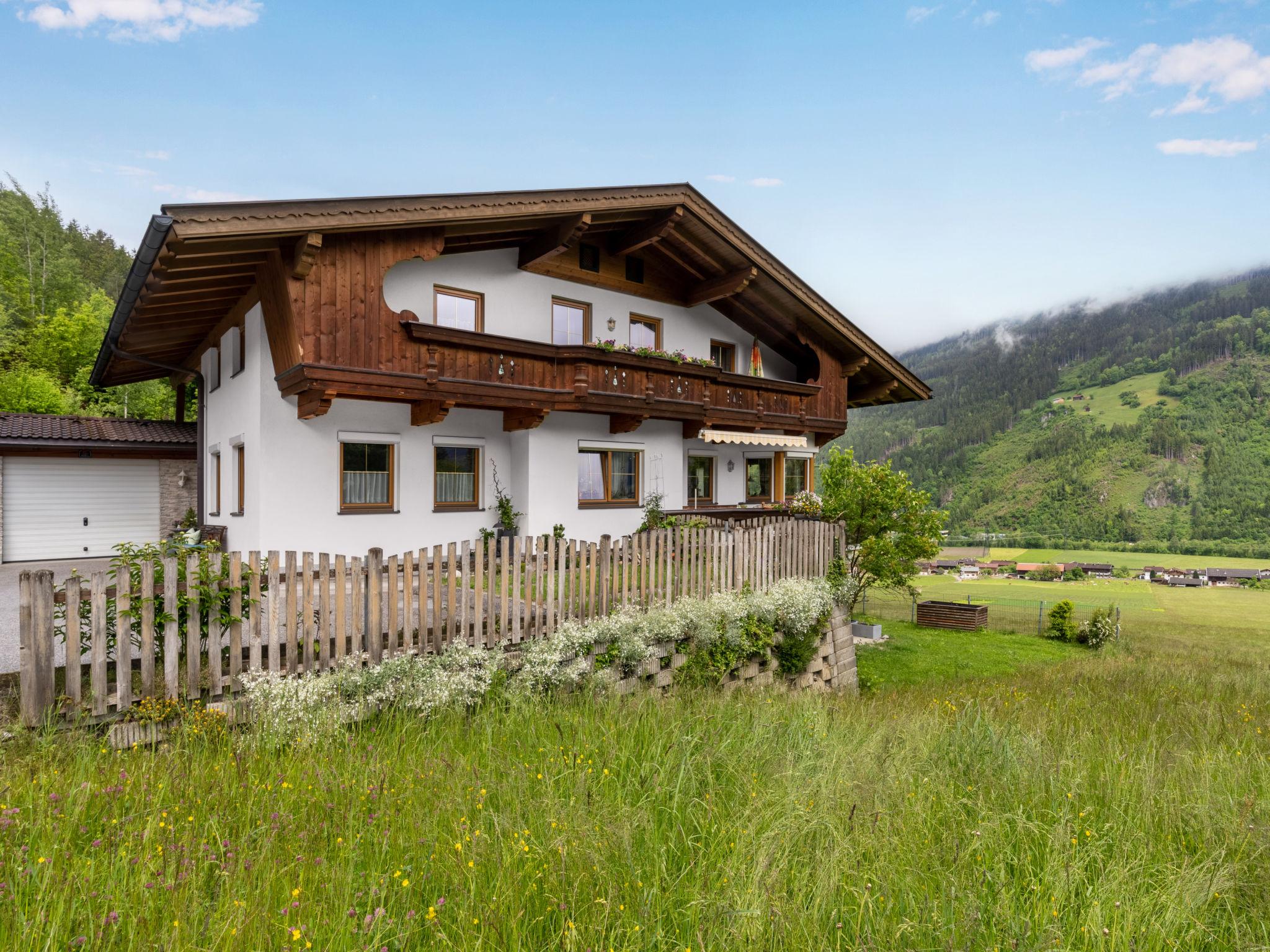 Foto 18 - Appartamento con 3 camere da letto a Aschau im Zillertal con giardino e vista sulle montagne