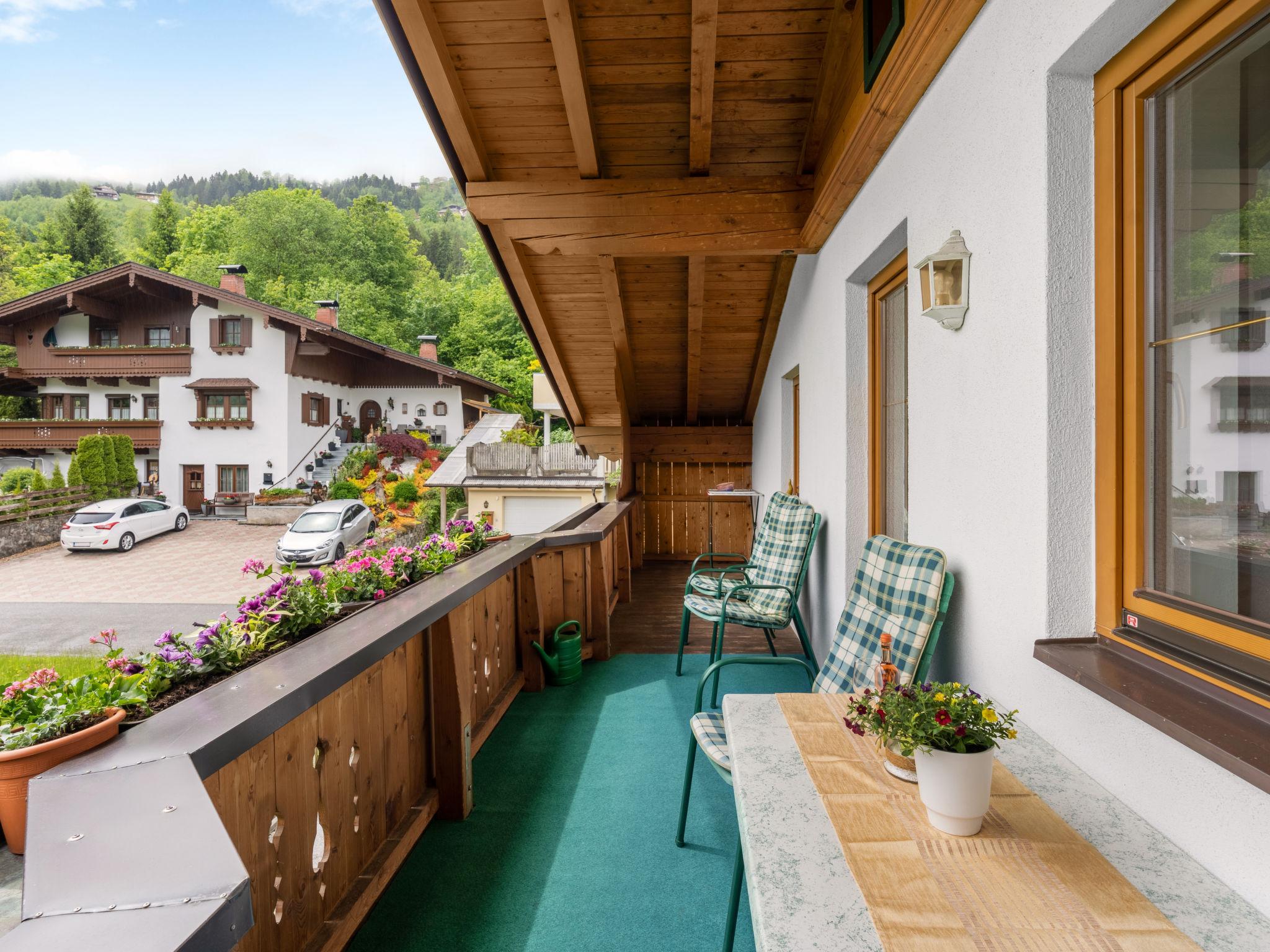Foto 16 - Appartamento con 3 camere da letto a Aschau im Zillertal con giardino e vista sulle montagne