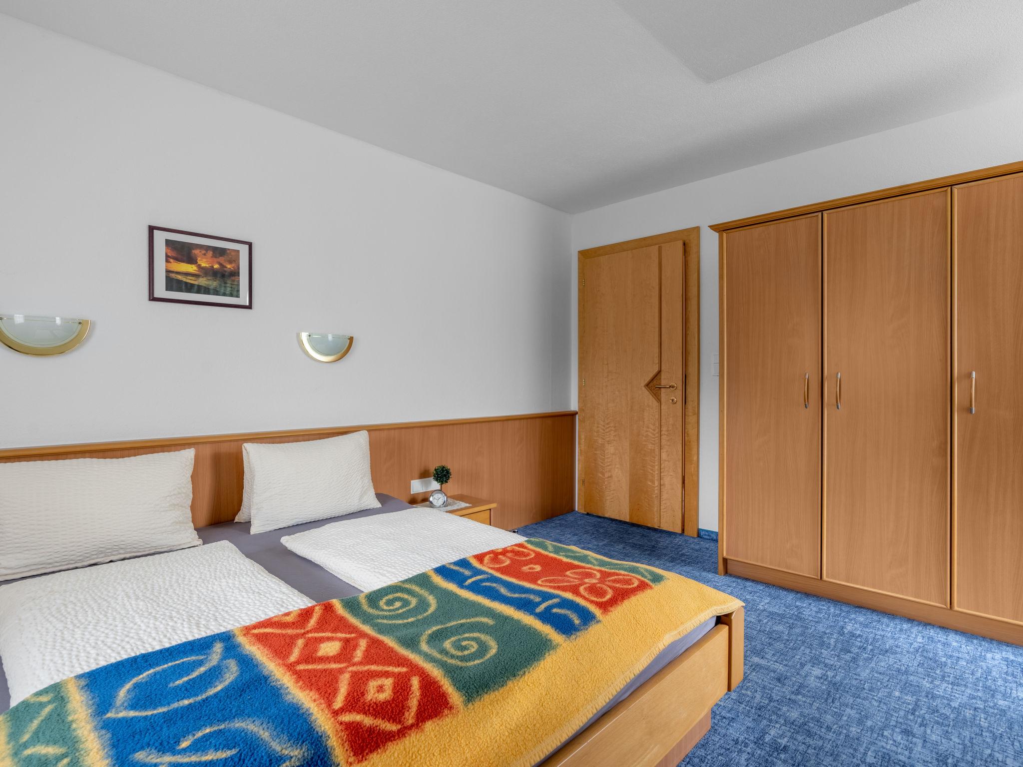 Foto 10 - Appartamento con 3 camere da letto a Aschau im Zillertal con giardino e vista sulle montagne
