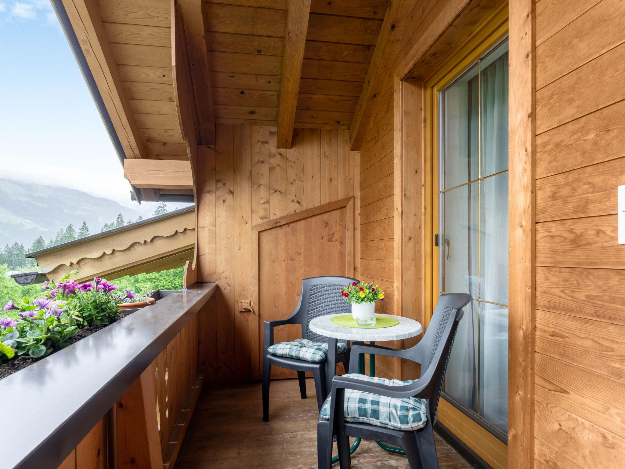 Foto 15 - Apartamento de 3 quartos em Aschau im Zillertal com jardim e vista para a montanha