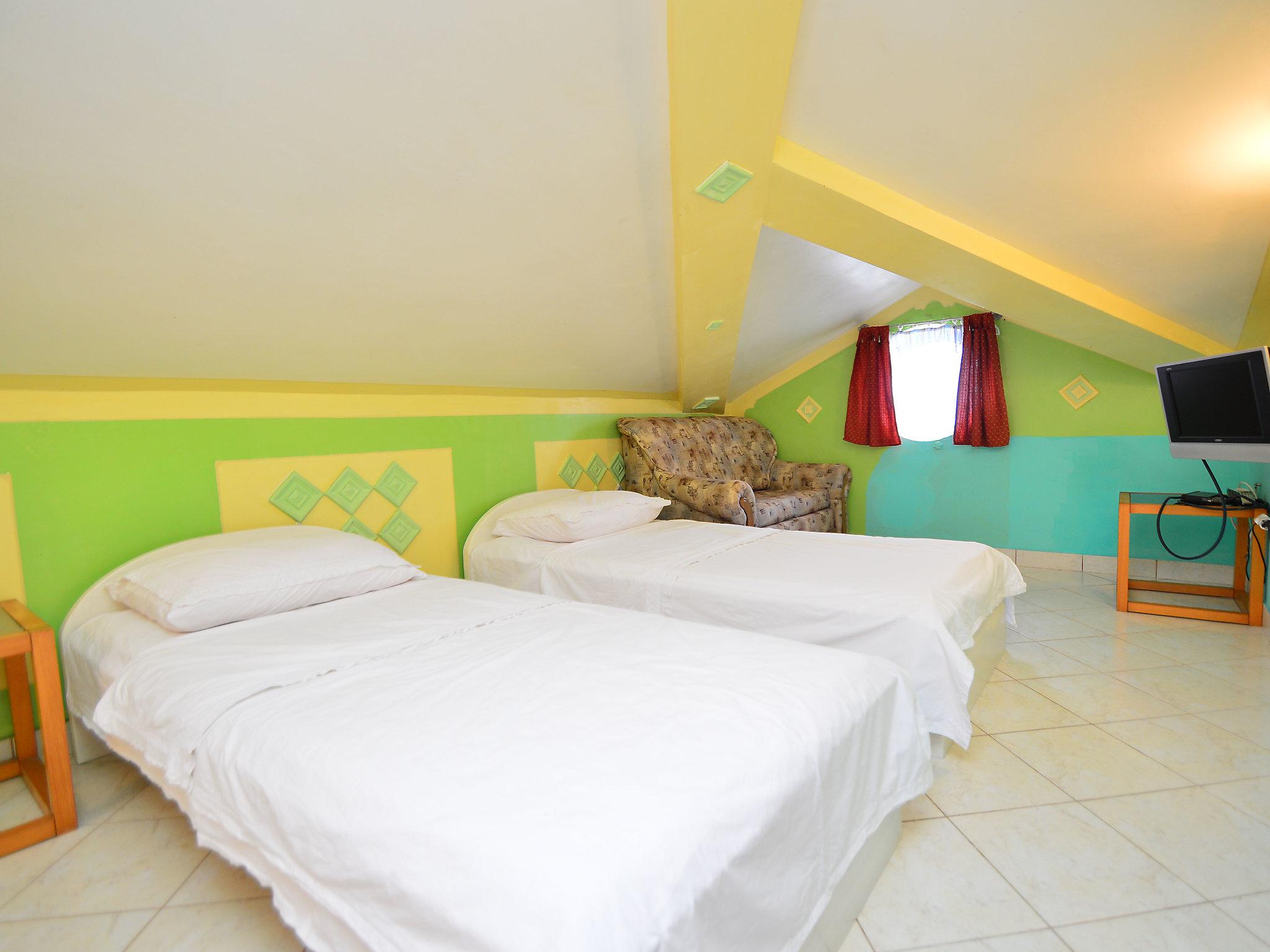 Foto 9 - Apartment mit 1 Schlafzimmer in Sibenik mit garten und blick aufs meer