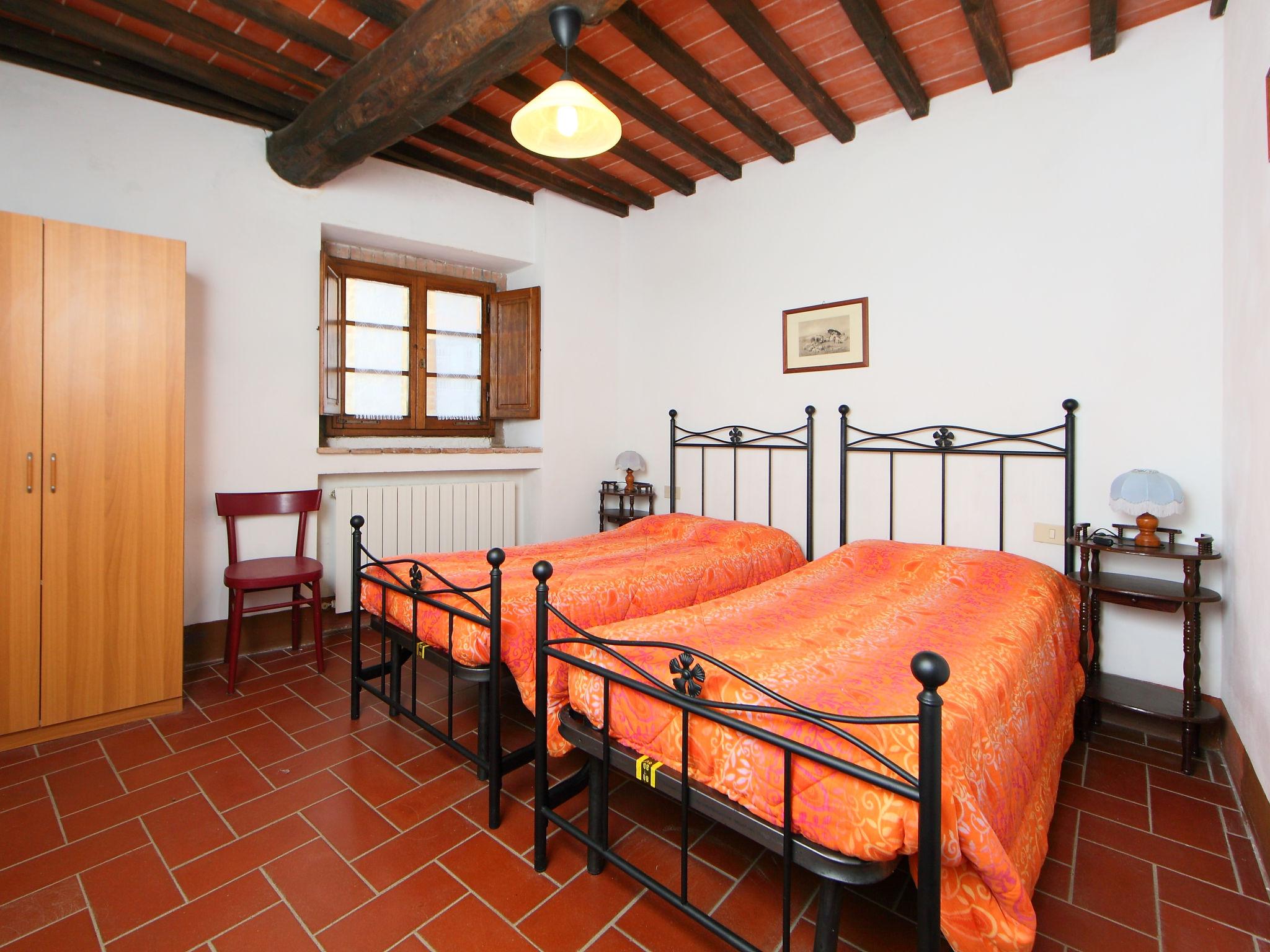 Photo 12 - 2 bedroom Apartment in Gaiole in Chianti with swimming pool and garden