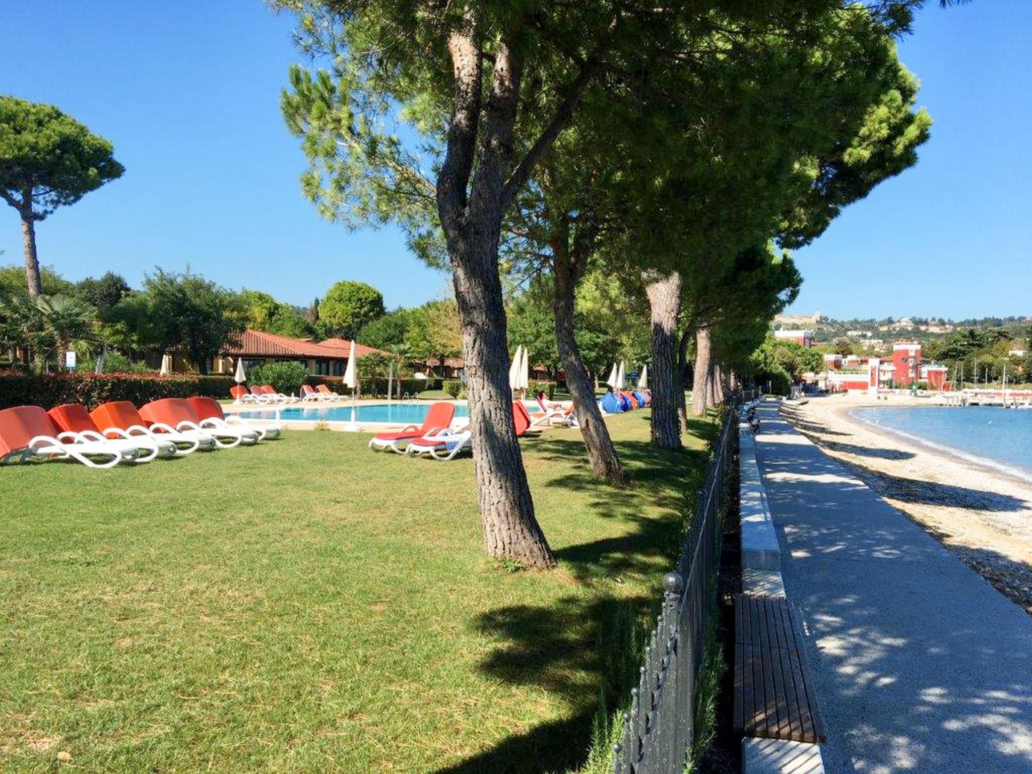 Foto 2 - Casa de 1 habitación en Padenghe sul Garda con piscina y jardín