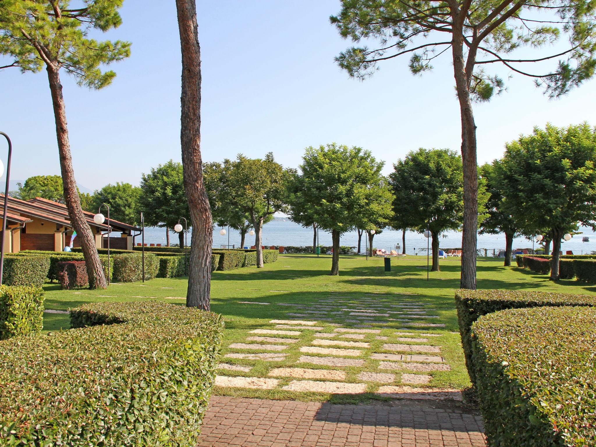 Photo 20 - Maison de 1 chambre à Padenghe sul Garda avec piscine et vues sur la montagne