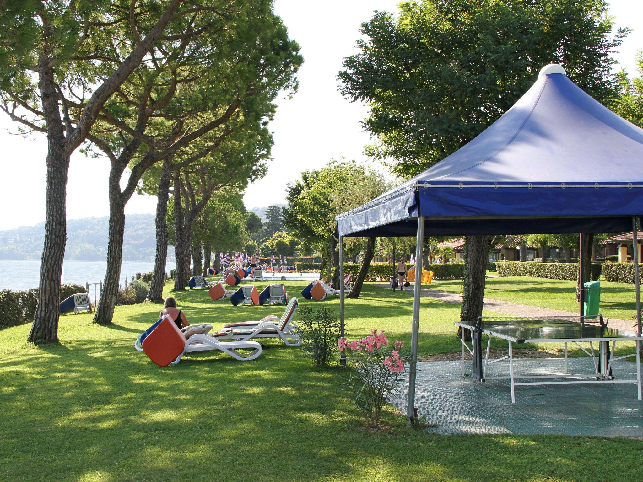 Photo 17 - Maison de 1 chambre à Padenghe sul Garda avec piscine et vues sur la montagne