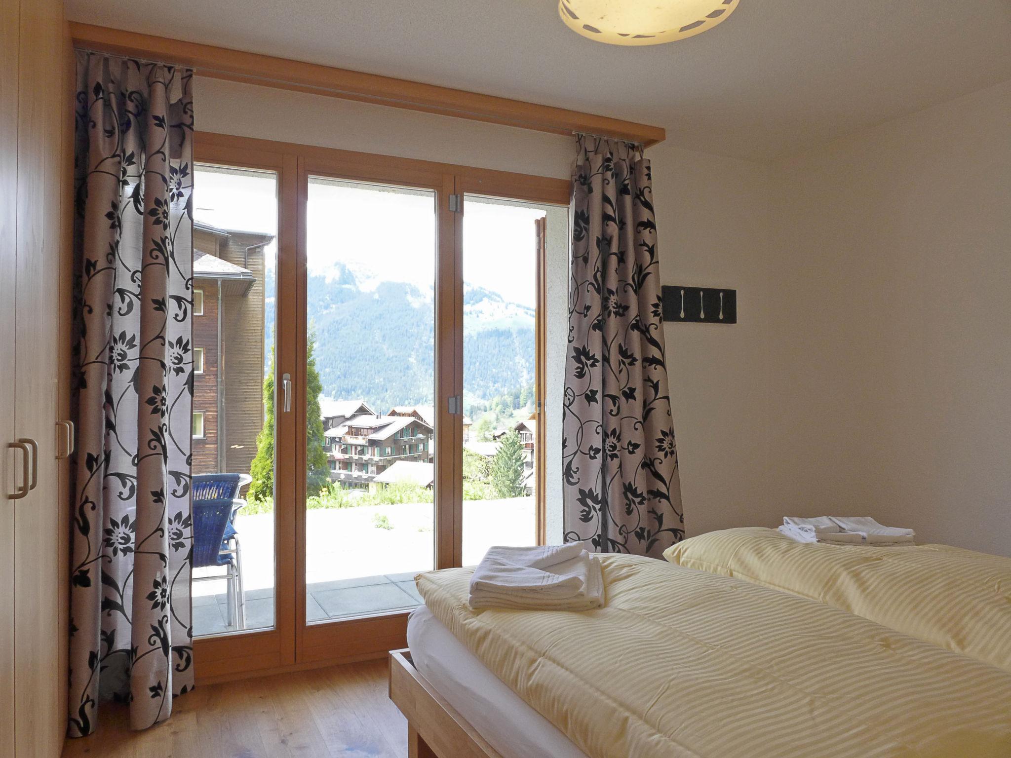 Foto 3 - Apartamento de 2 habitaciones en Lauterbrunnen con terraza y vistas a la montaña