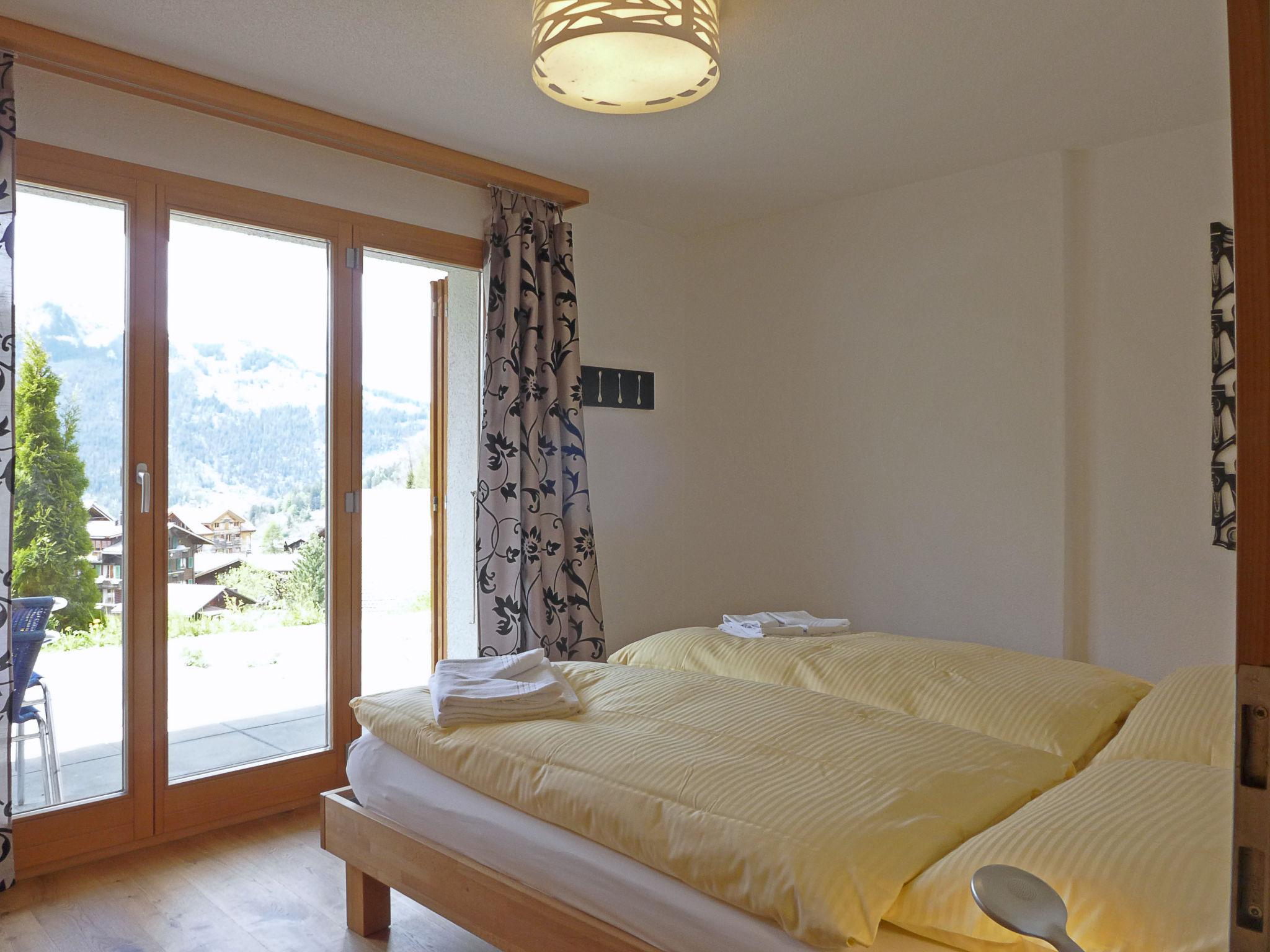 Foto 9 - Appartamento con 2 camere da letto a Lauterbrunnen con terrazza