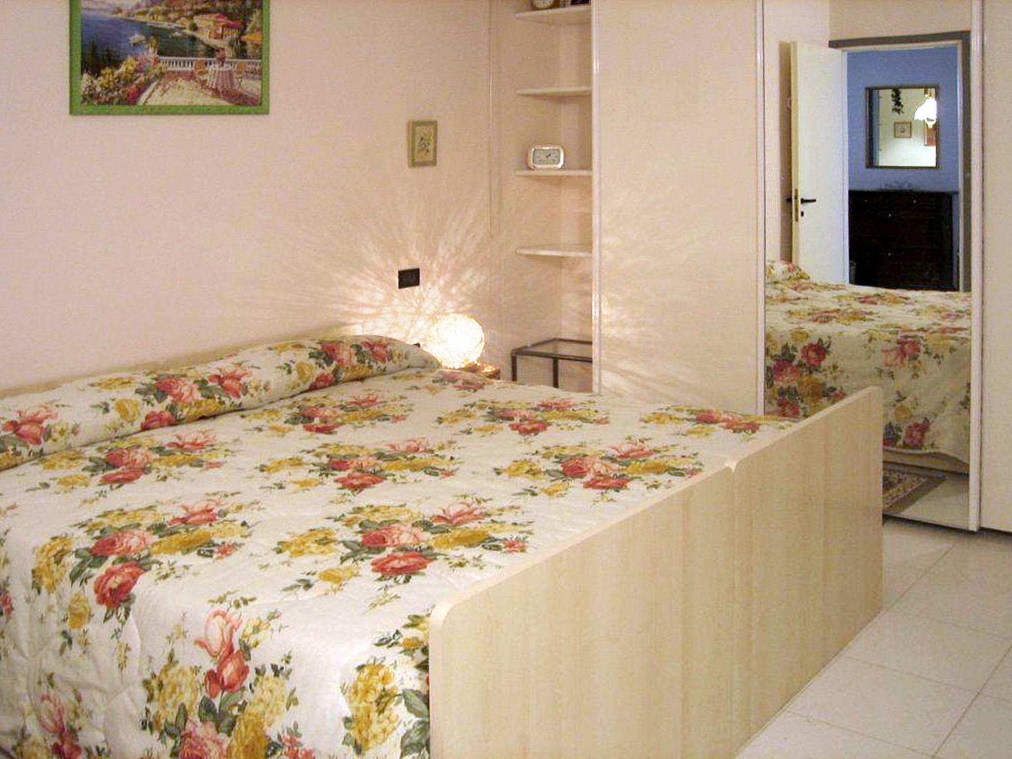 Foto 5 - Appartamento con 1 camera da letto a Lazise con piscina e giardino