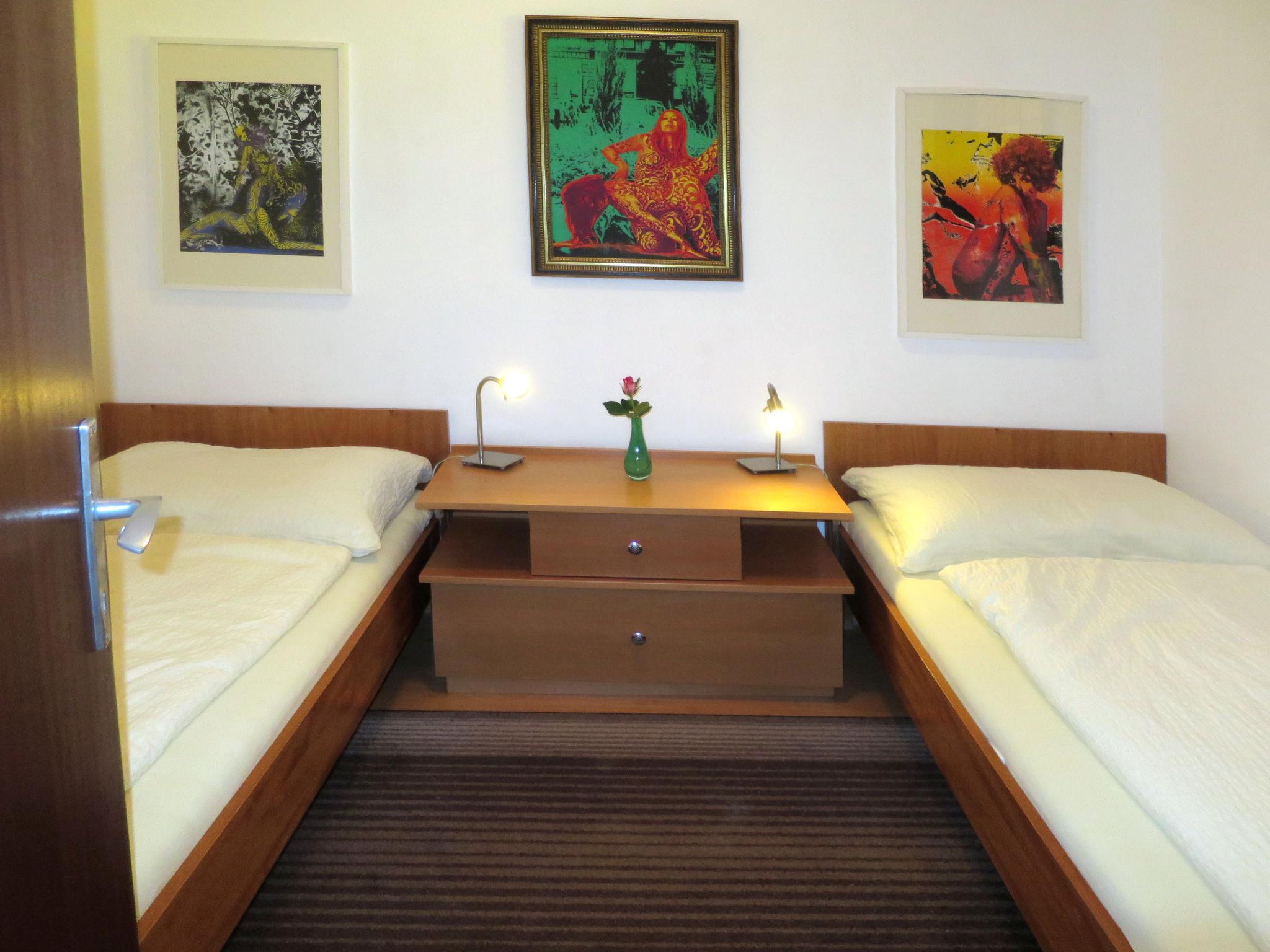 Foto 15 - Appartamento con 1 camera da letto a Velden am Wörther See con vista sulle montagne