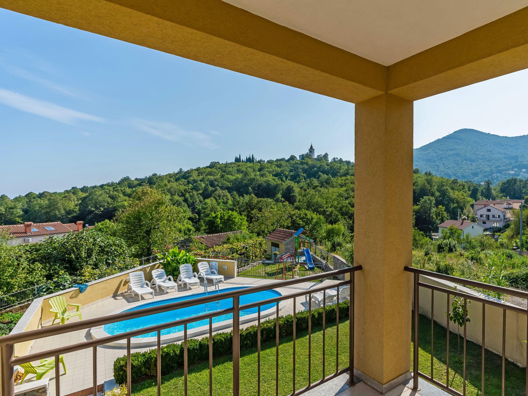 Foto 9 - Appartamento con 3 camere da letto a Matulji con piscina e vista mare