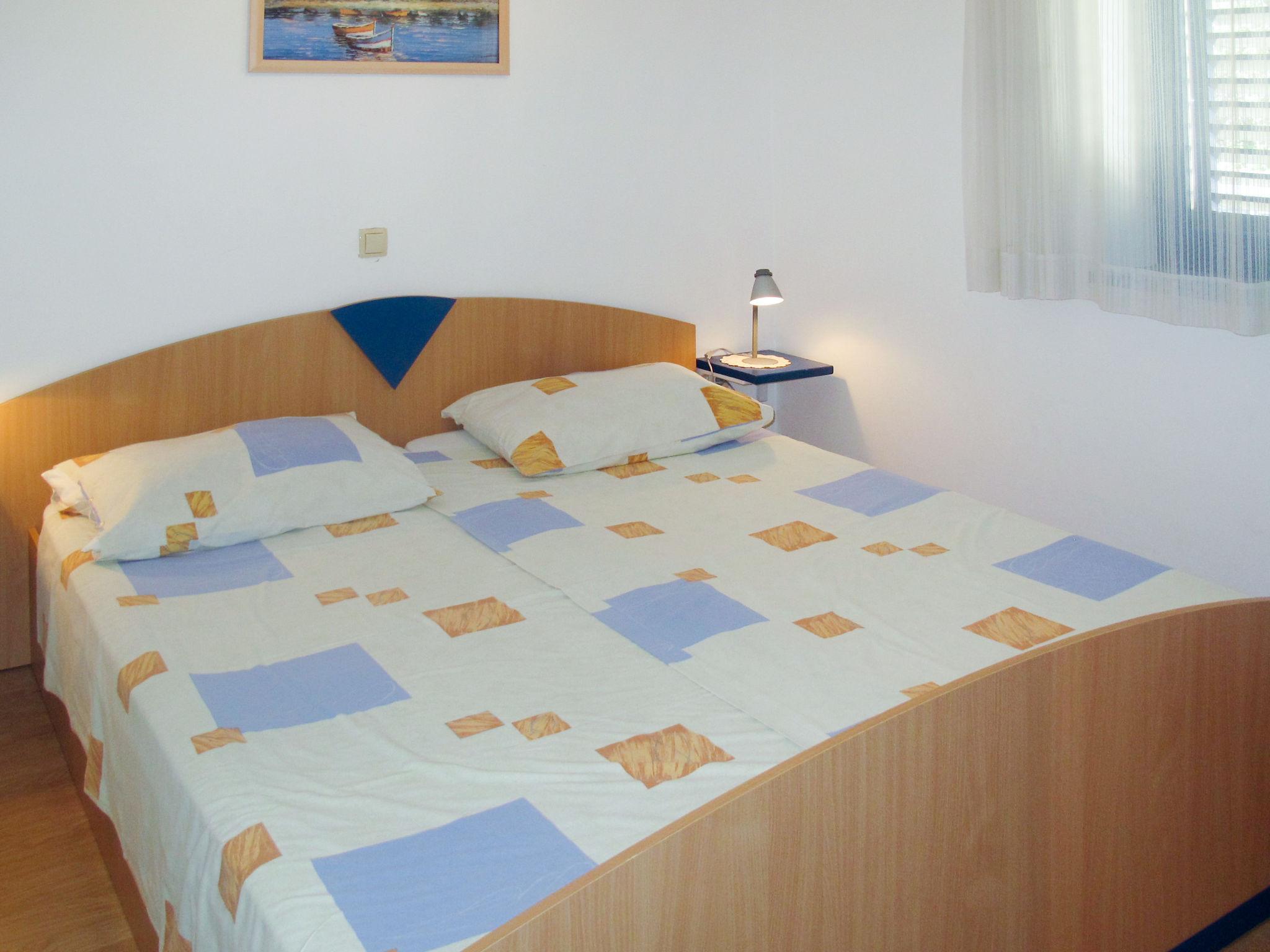 Foto 8 - Appartamento con 1 camera da letto a Raša con terrazza e vista mare