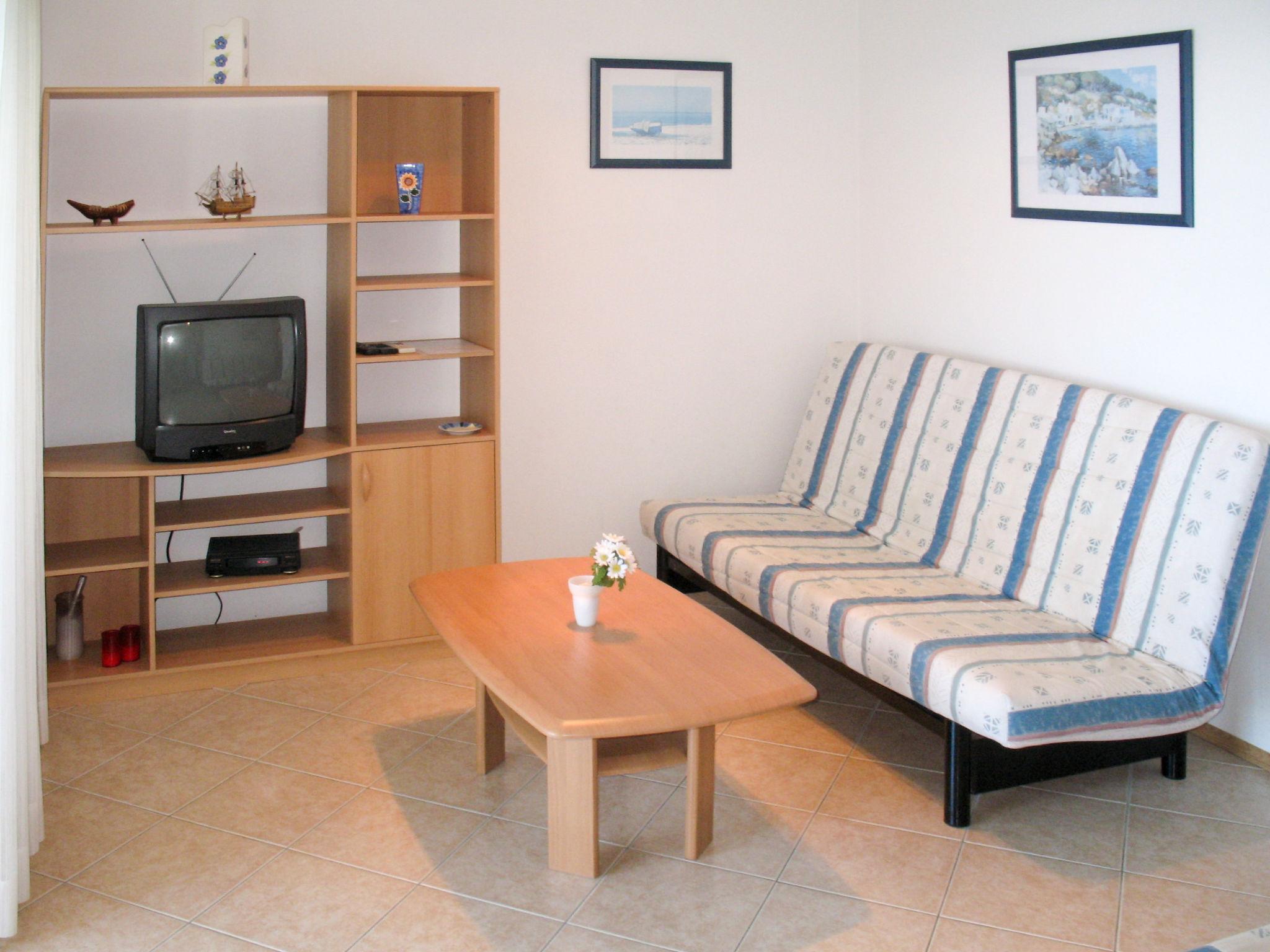Foto 5 - Apartment mit 1 Schlafzimmer in Raša mit terrasse und blick aufs meer