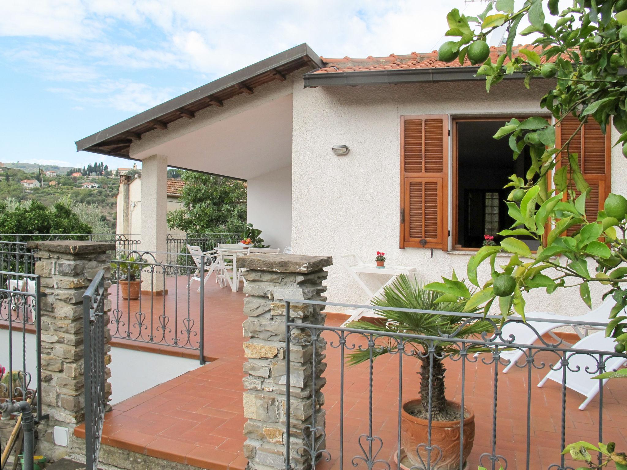 Photo 2 - Maison de 2 chambres à Diano San Pietro avec jardin et terrasse