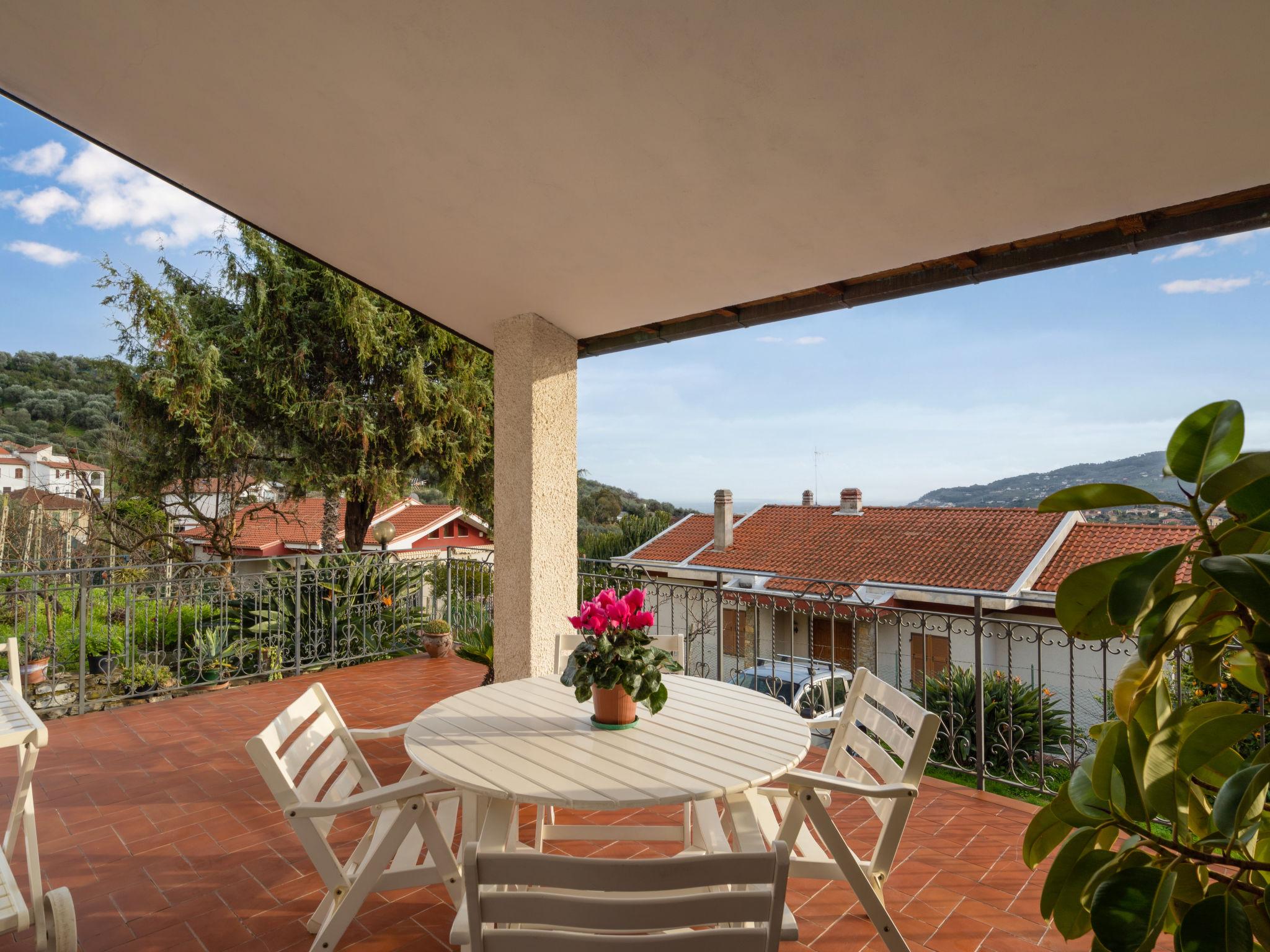 Photo 3 - Maison de 2 chambres à Diano San Pietro avec jardin et terrasse