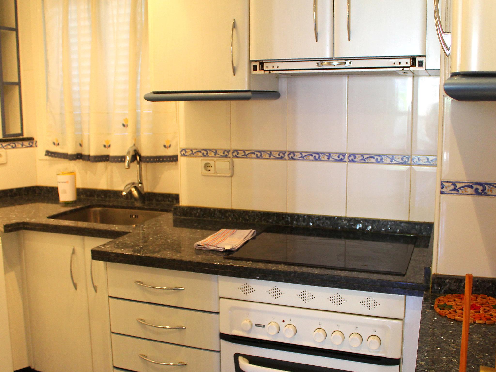 Photo 13 - 1 bedroom Apartment in Benidorm with swimming pool and terrace