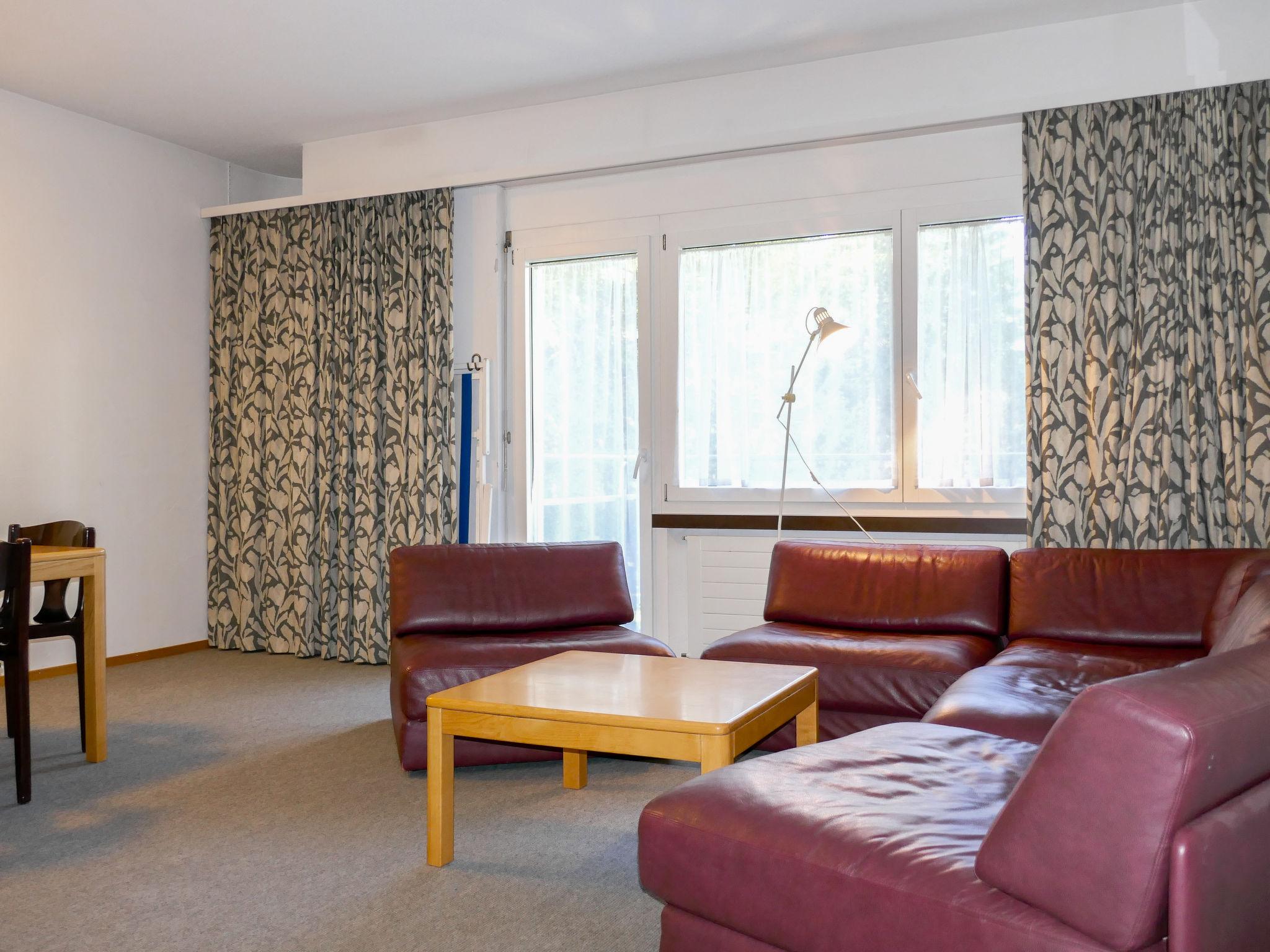 Photo 1 - 2 bedroom Apartment in Davos with garden and mountain view