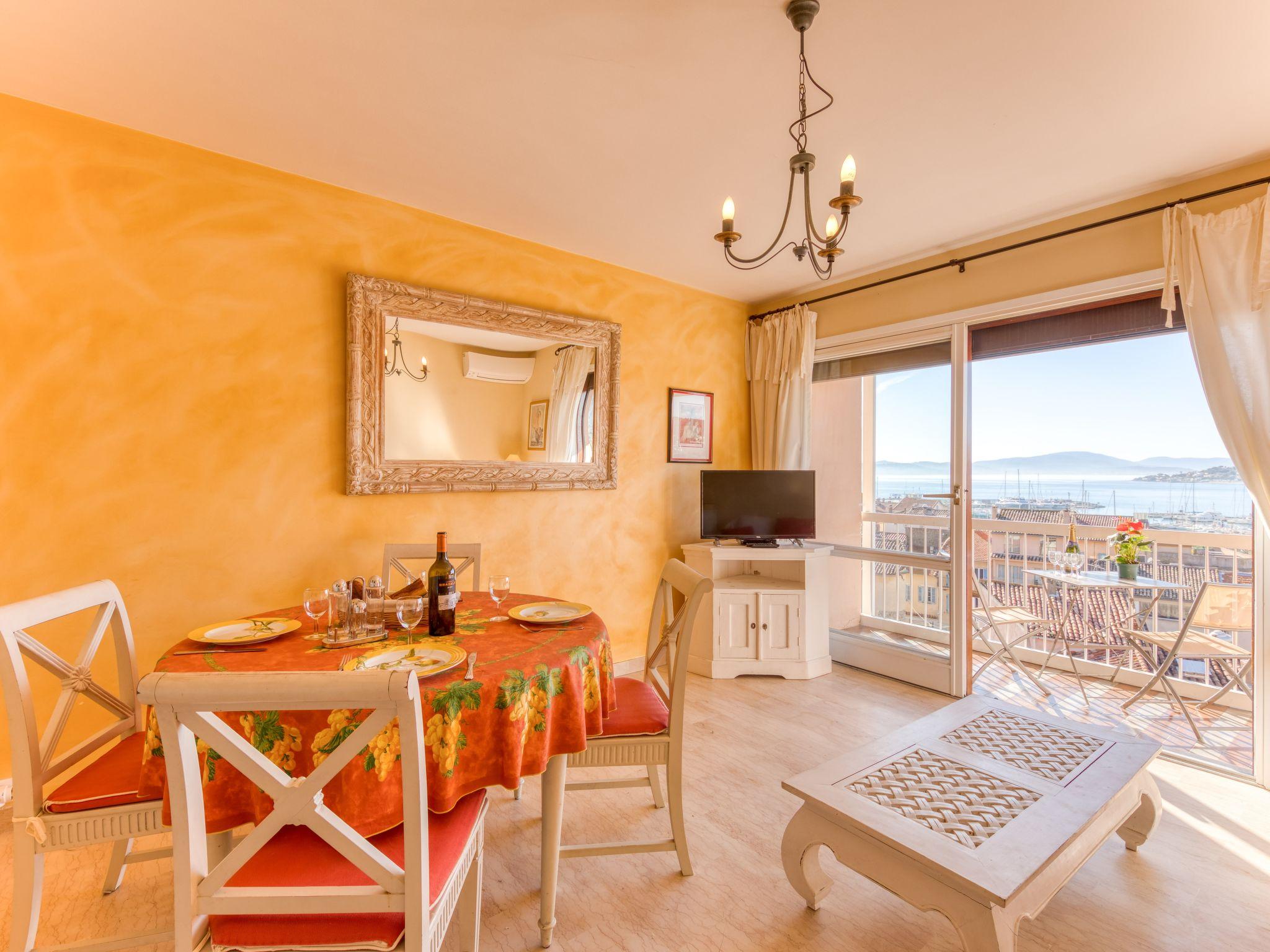 Photo 2 - 2 bedroom Apartment in Sainte-Maxime with sea view