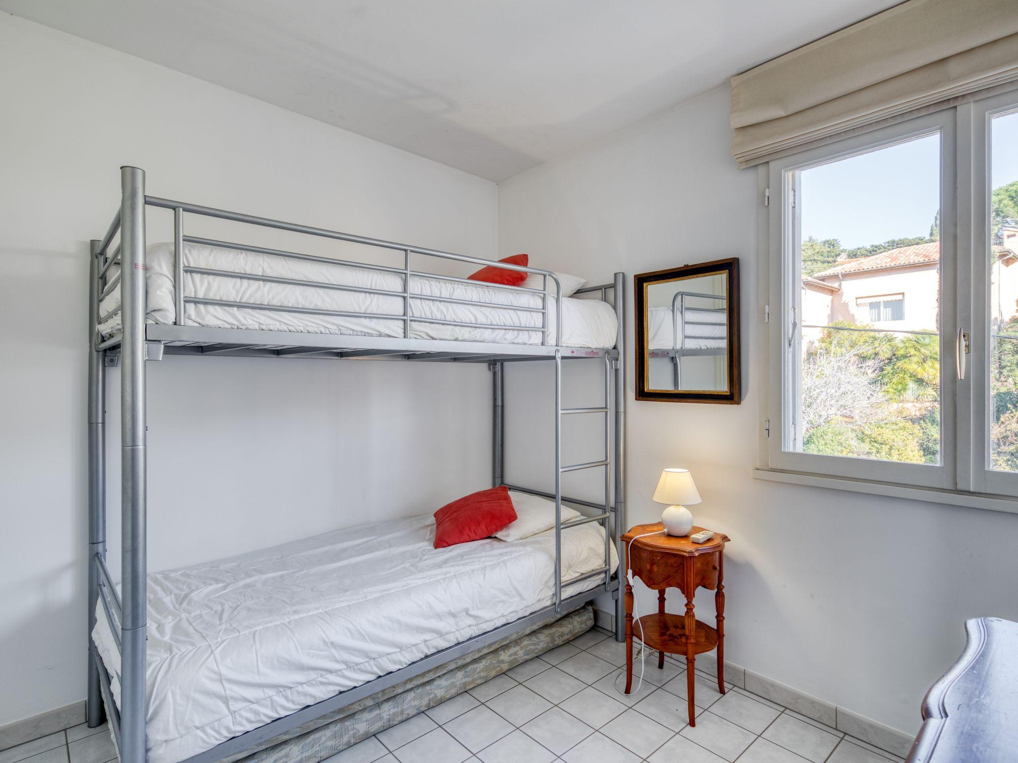 Photo 7 - Appartement de 2 chambres à Sainte-Maxime avec vues à la mer
