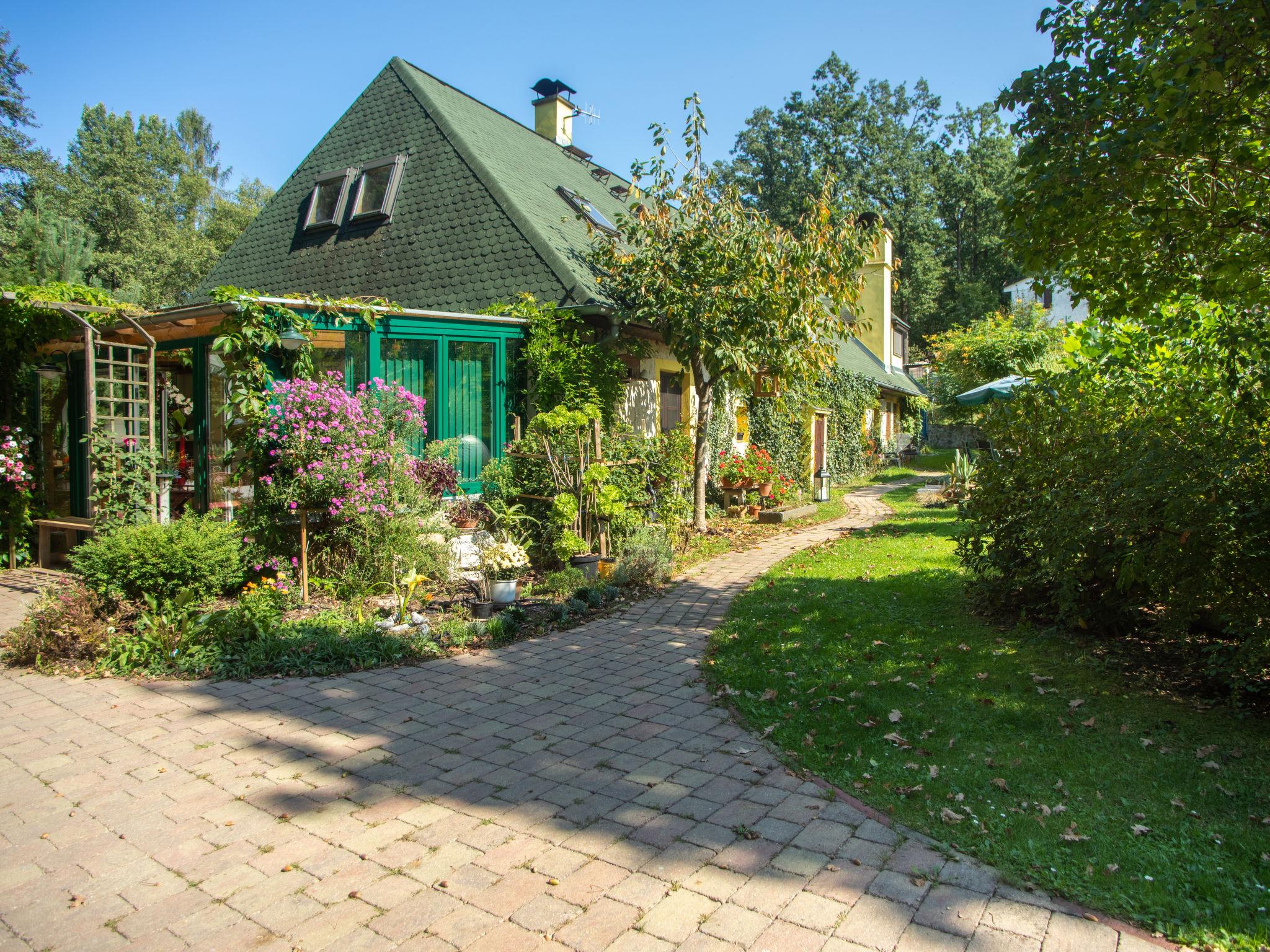 Foto 22 - Casa con 1 camera da letto a Žabovřesky con piscina privata e giardino