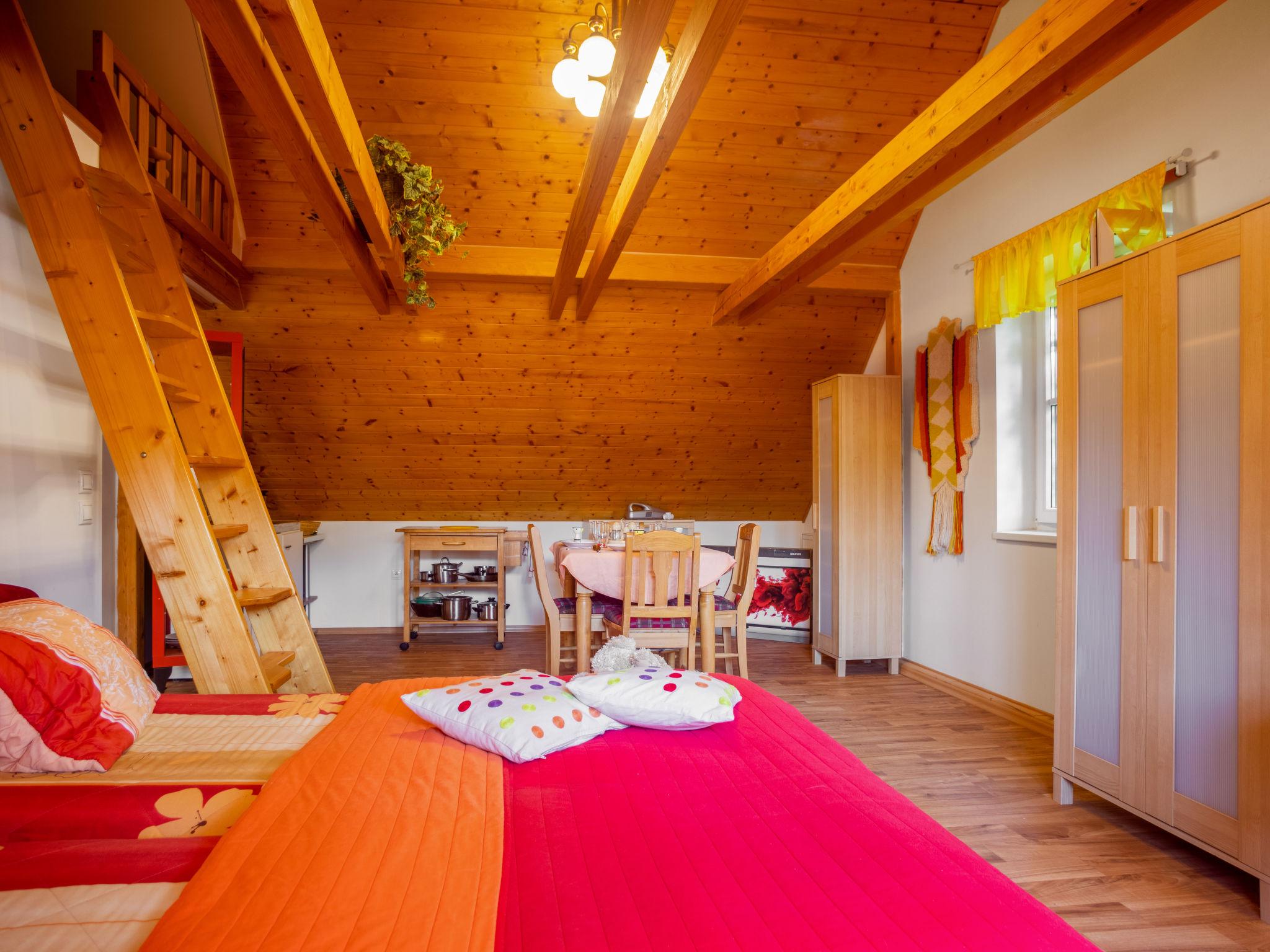 Photo 7 - Maison de 1 chambre à Žabovřesky avec piscine privée et jardin