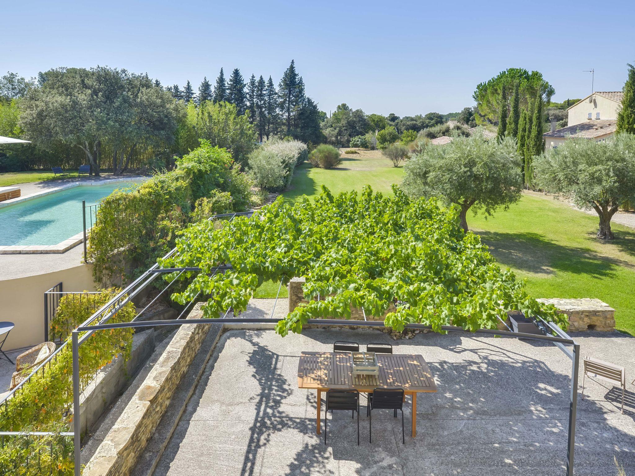 Foto 33 - Casa con 4 camere da letto a Uchaux con piscina privata e giardino