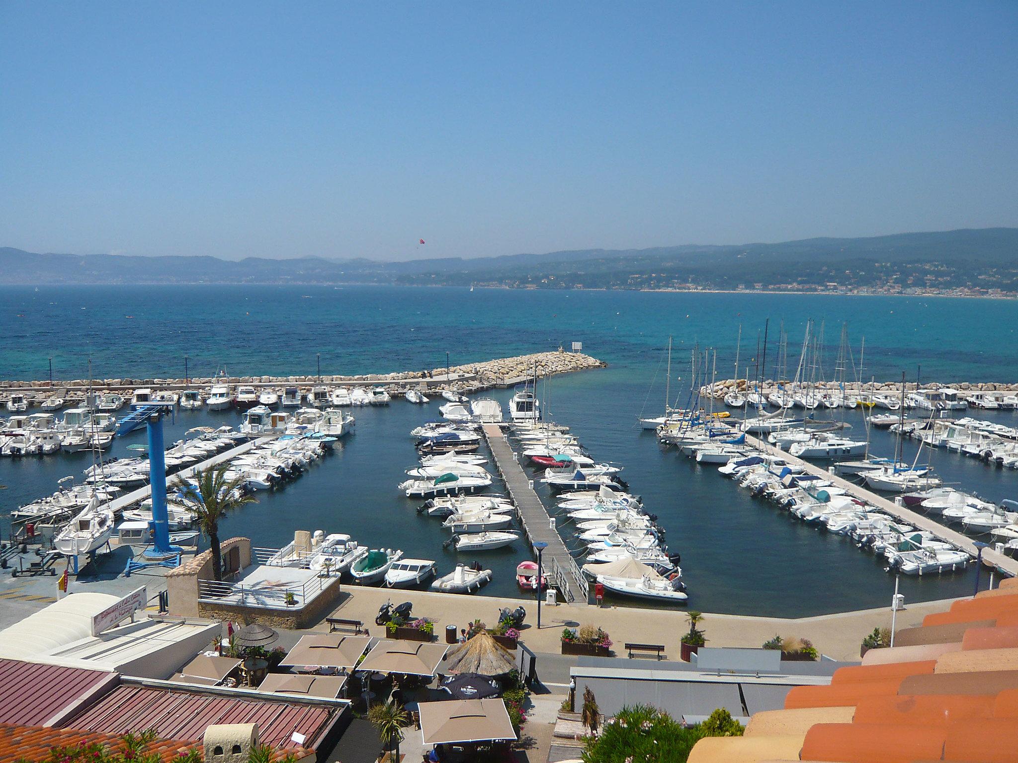 Foto 16 - Apartamento de 2 habitaciones en Saint-Cyr-sur-Mer con terraza y vistas al mar